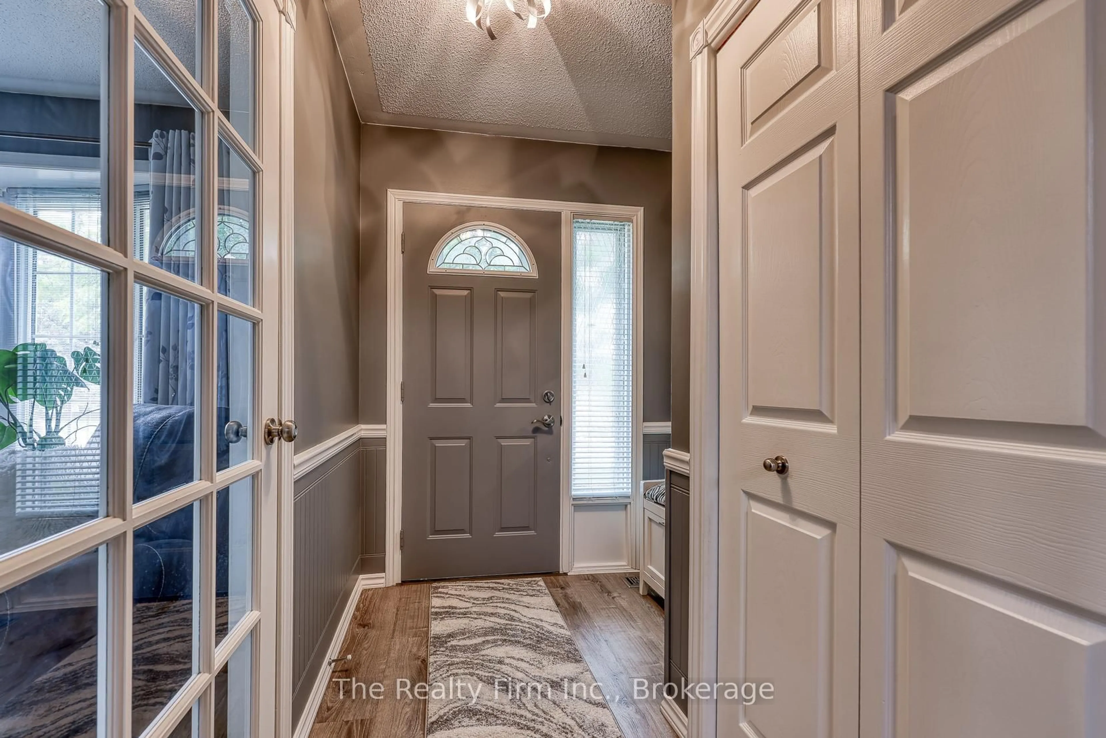 Indoor entryway for 3 Greenwood Rd, Ingersoll Ontario N5C 3N2