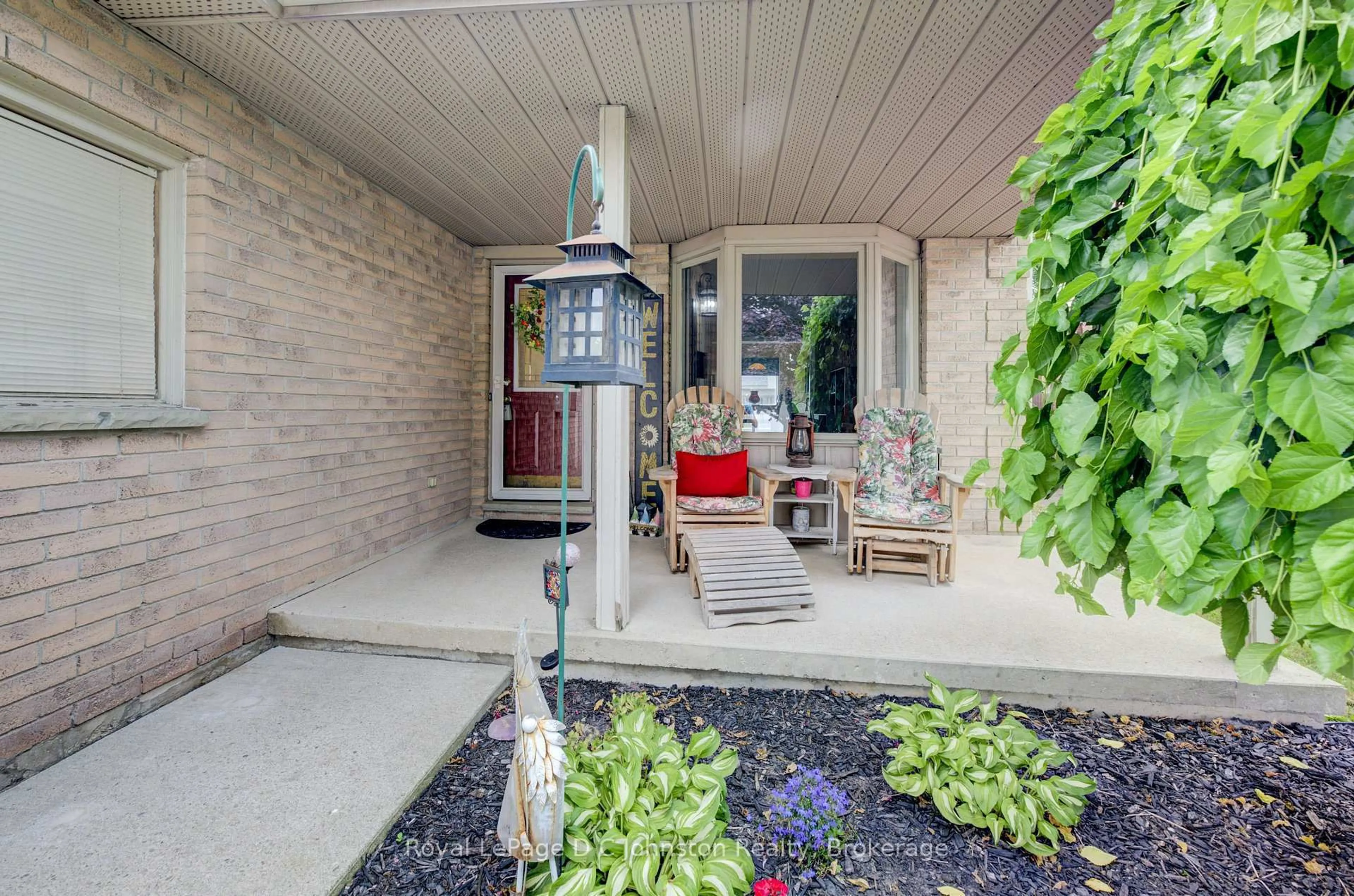 Indoor entryway for 254 Scott Rd, Cambridge Ontario N3C 3W8