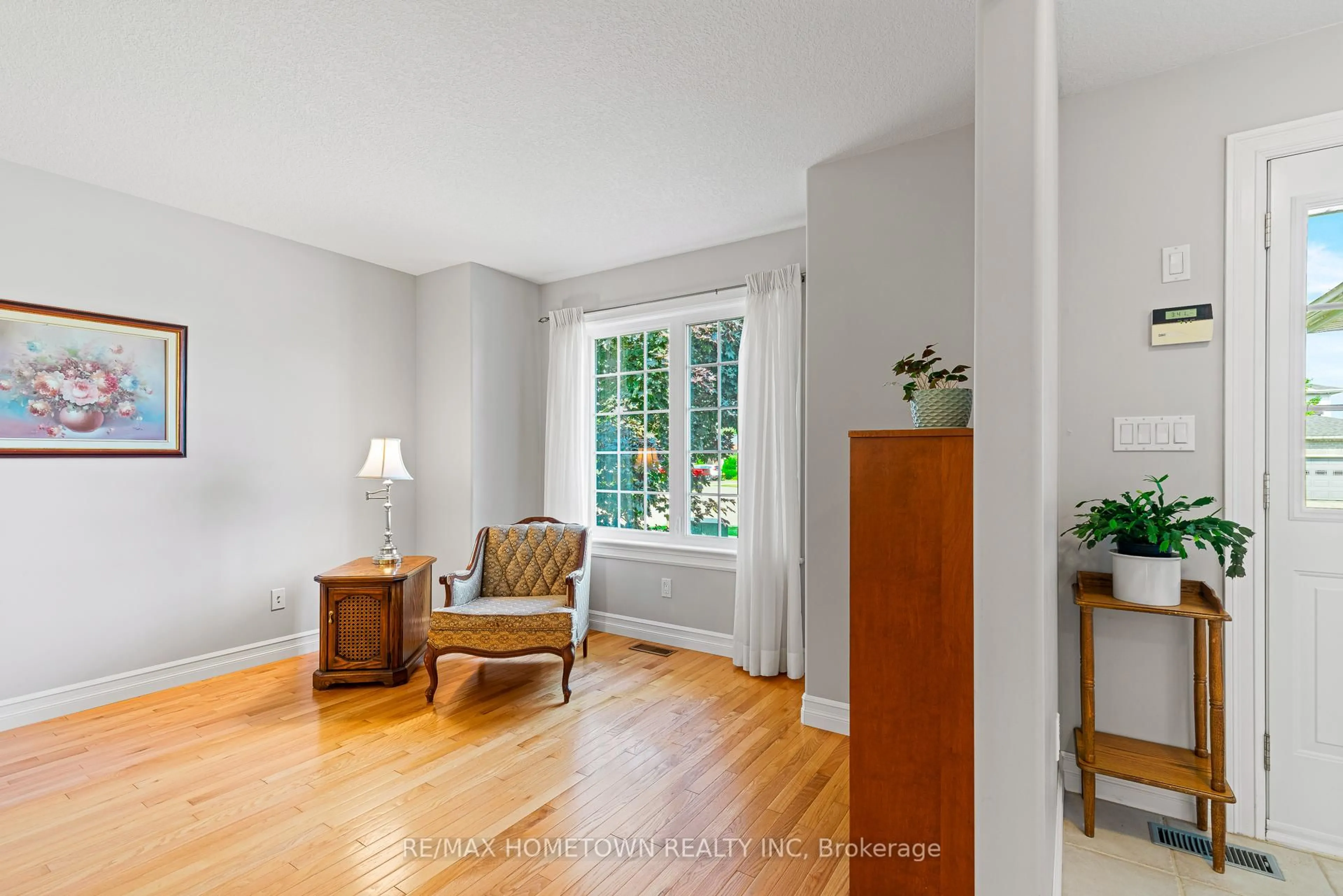 Indoor foyer for 1026 Crestwood Dr, Brockville Ontario K6V 7N1