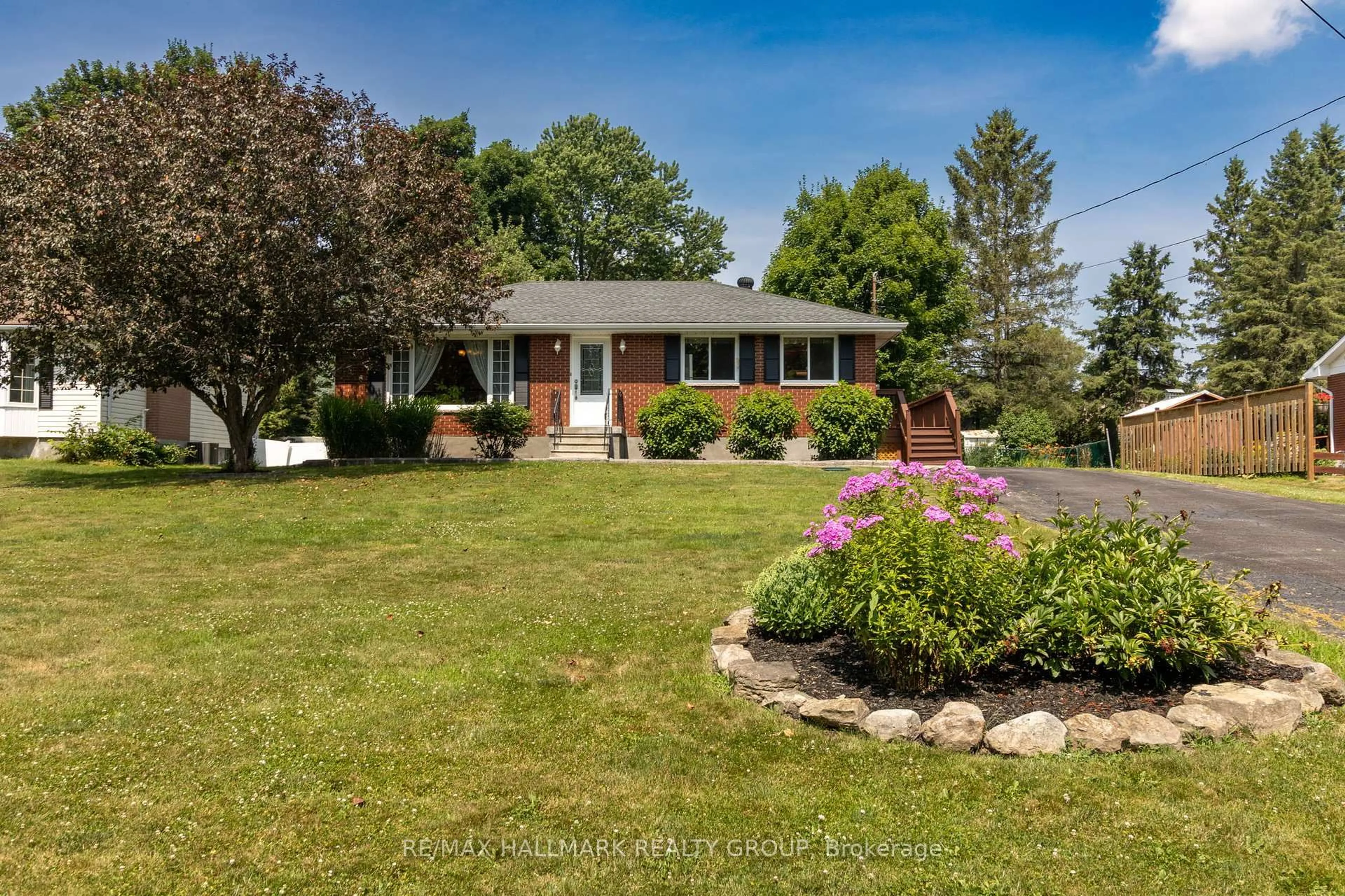 A pic from outside/outdoor area/front of a property/back of a property/a pic from drone, street for 4442 Murray Rd, Elizabethtown-Kitley Ontario K6V 5T4
