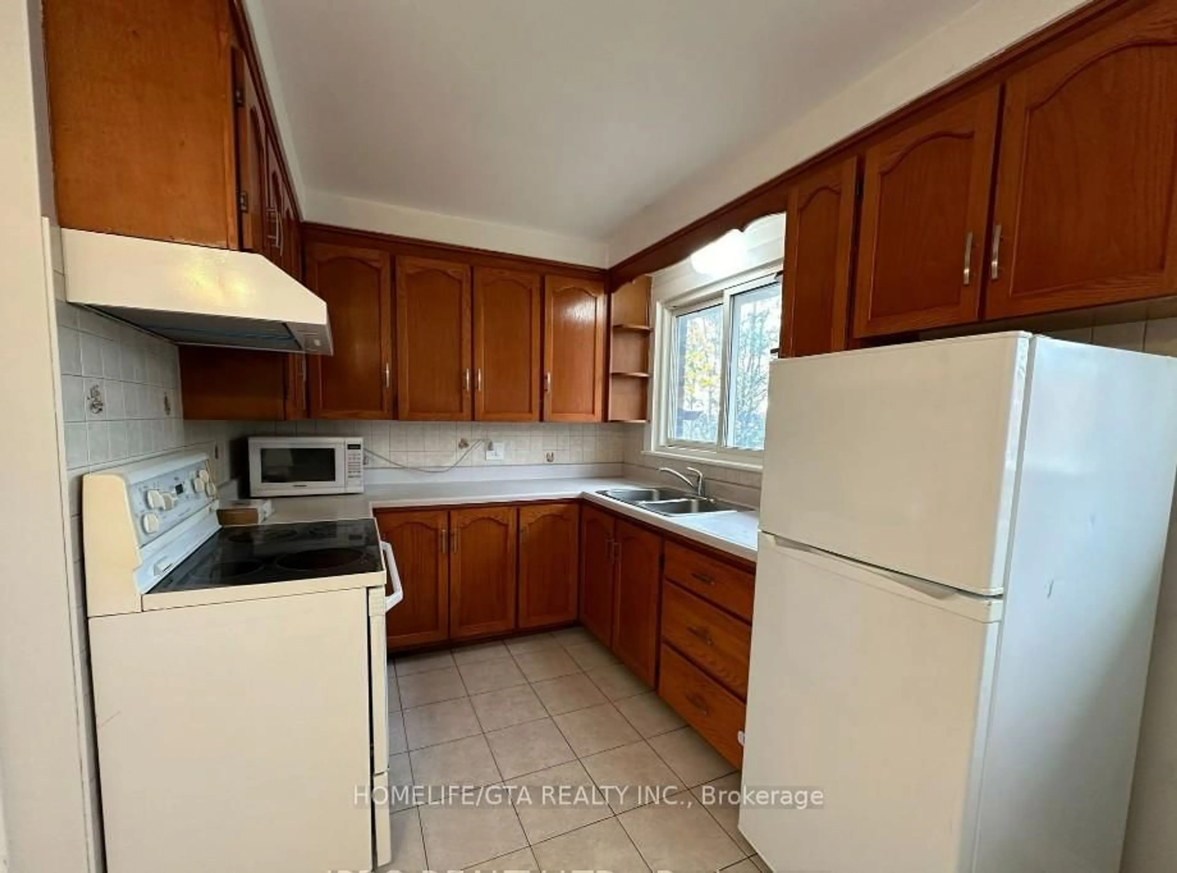 Standard kitchen, unknown for 20 Highland Rd, Hamilton Ontario L8J 2T7