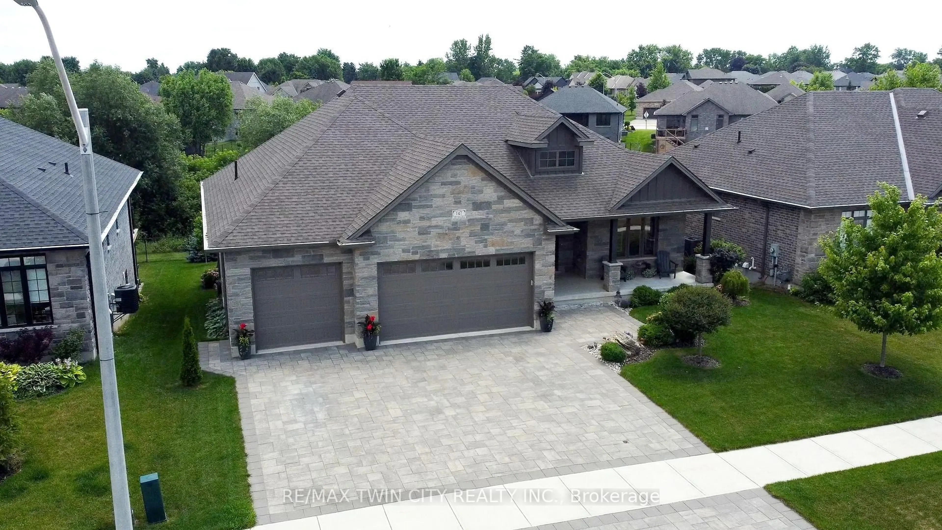 A pic from outside/outdoor area/front of a property/back of a property/a pic from drone, street for 147 Robin Ridge Dr, Central Elgin Ontario N0L 1B0