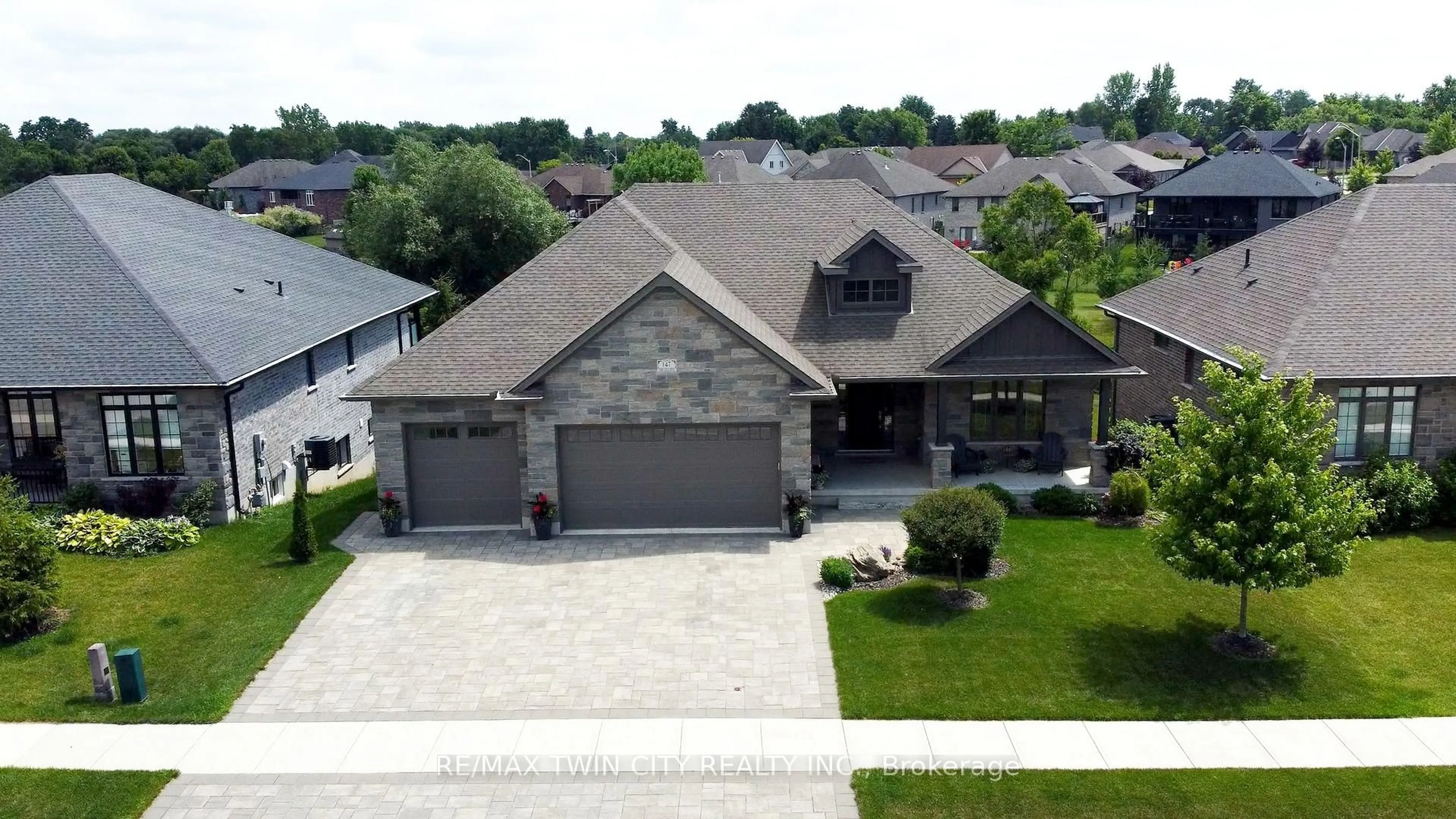 A pic from outside/outdoor area/front of a property/back of a property/a pic from drone, street for 147 Robin Ridge Dr, Central Elgin Ontario N0L 1B0