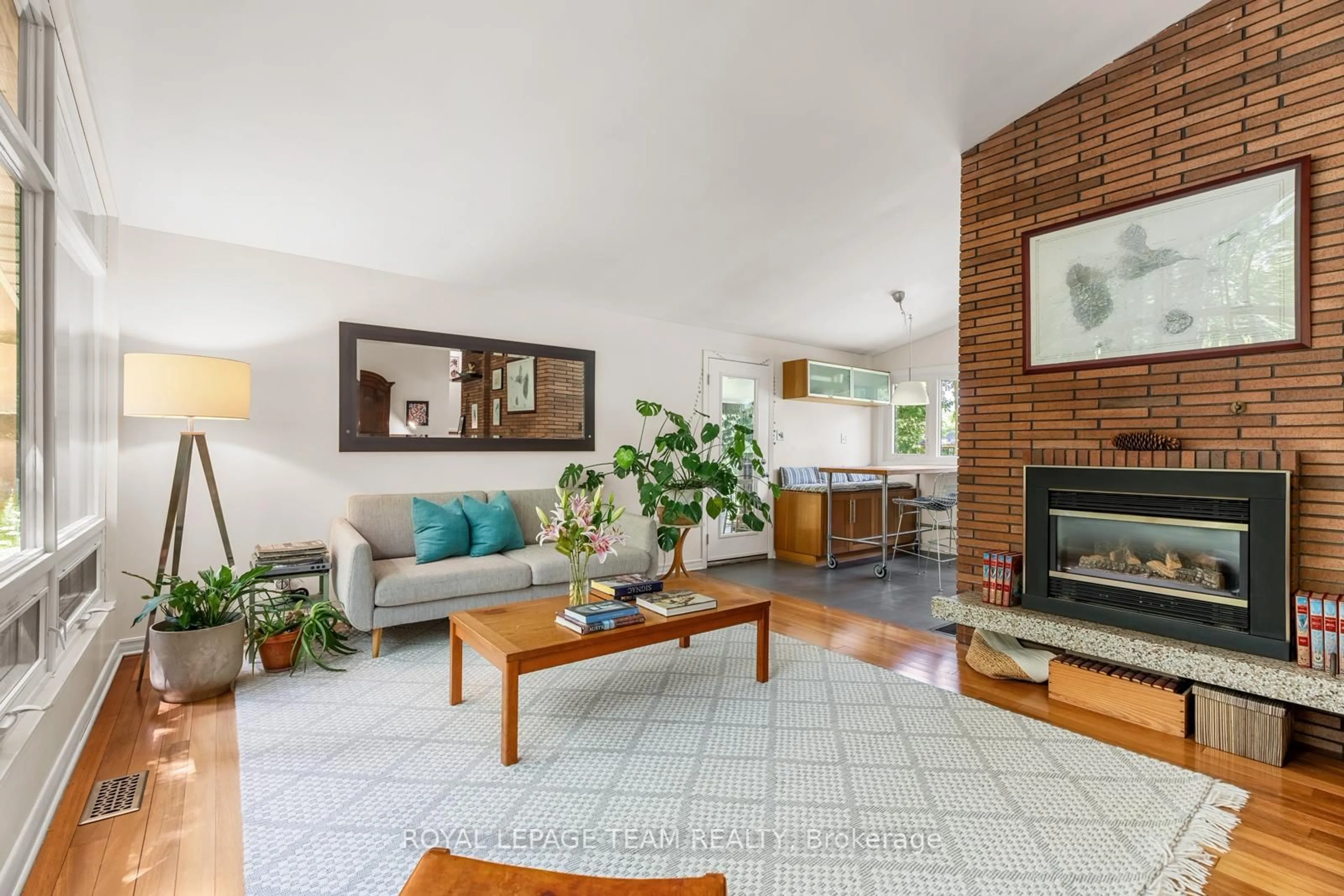 Living room with furniture, unknown for 53 Oriole Dr, Ottawa Ontario K1J 7E8