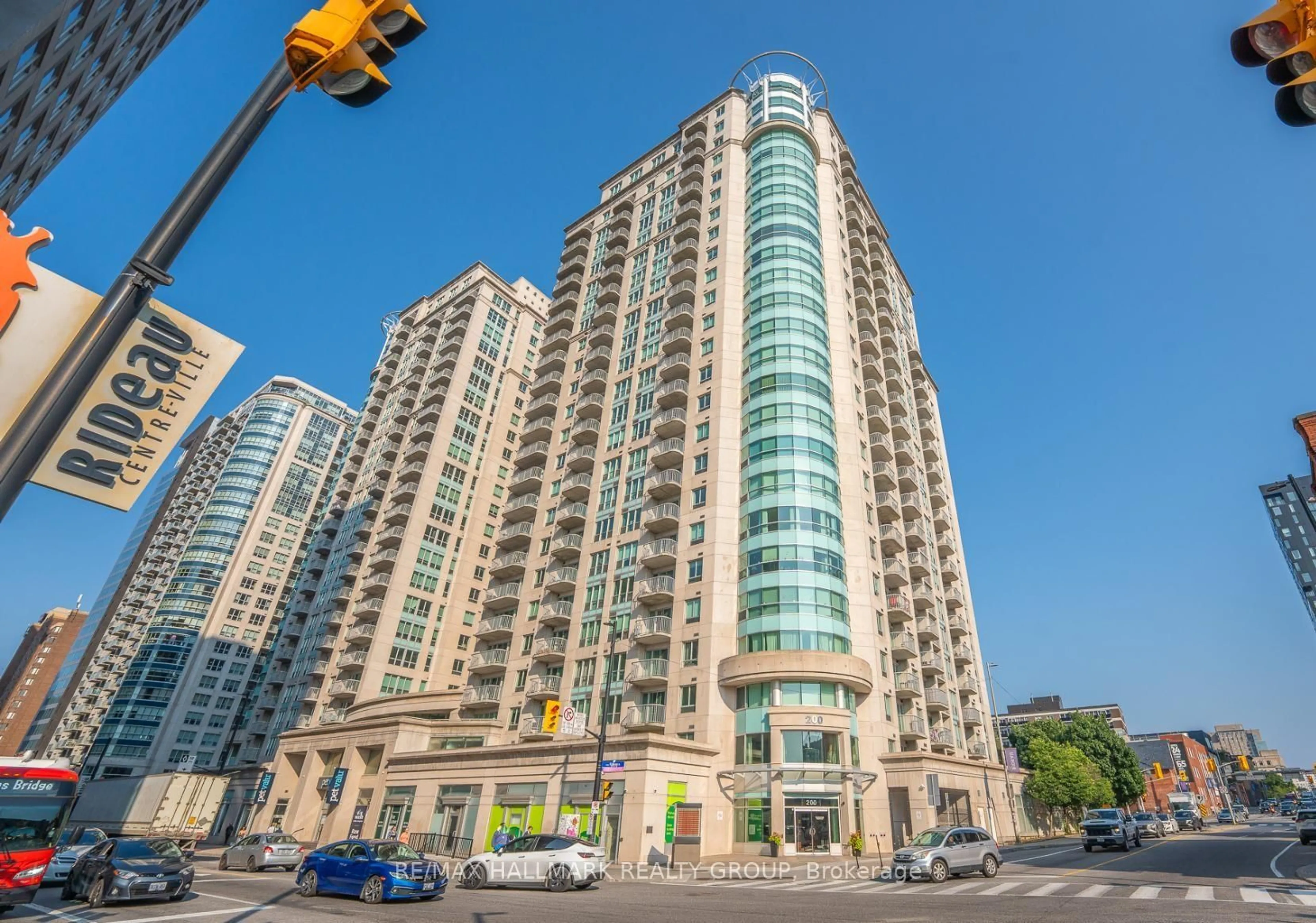 Indoor foyer for 200 Rideau St #911, Ottawa Ontario K1N 5Y1