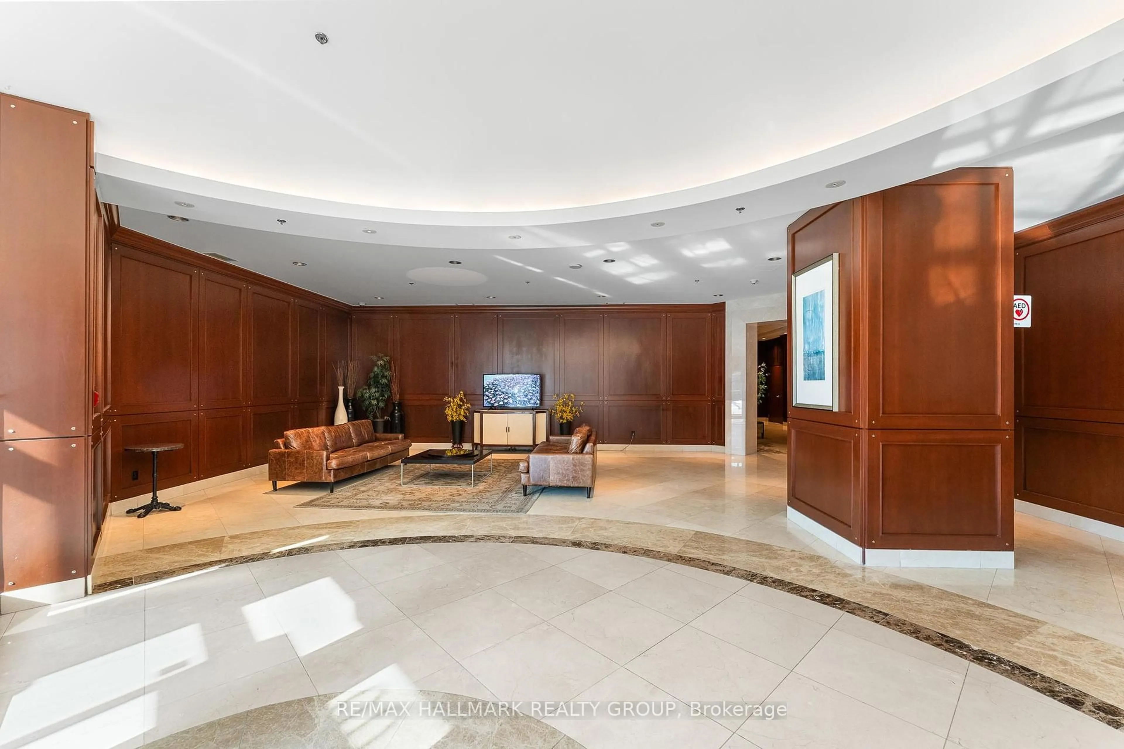 Lobby for 200 Rideau St #911, Ottawa Ontario K1N 5Y1