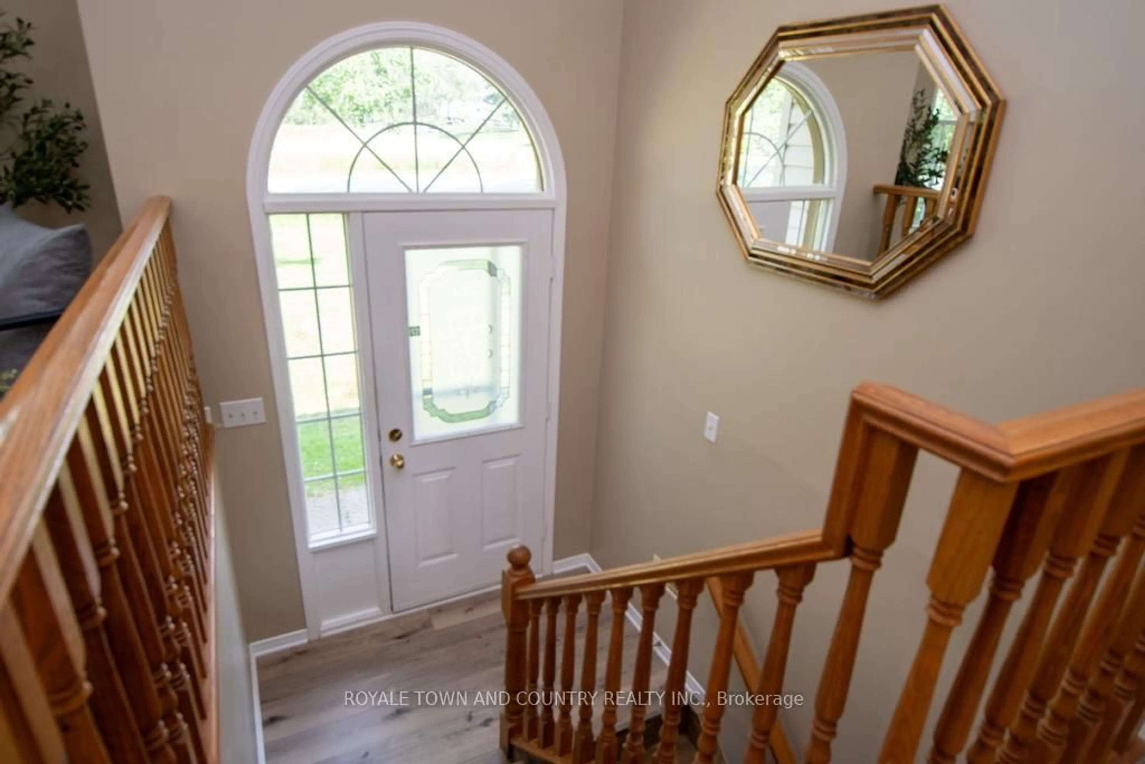 Indoor entryway for 48 Peace Rd, Kawartha Lakes Ontario K0L 2X0