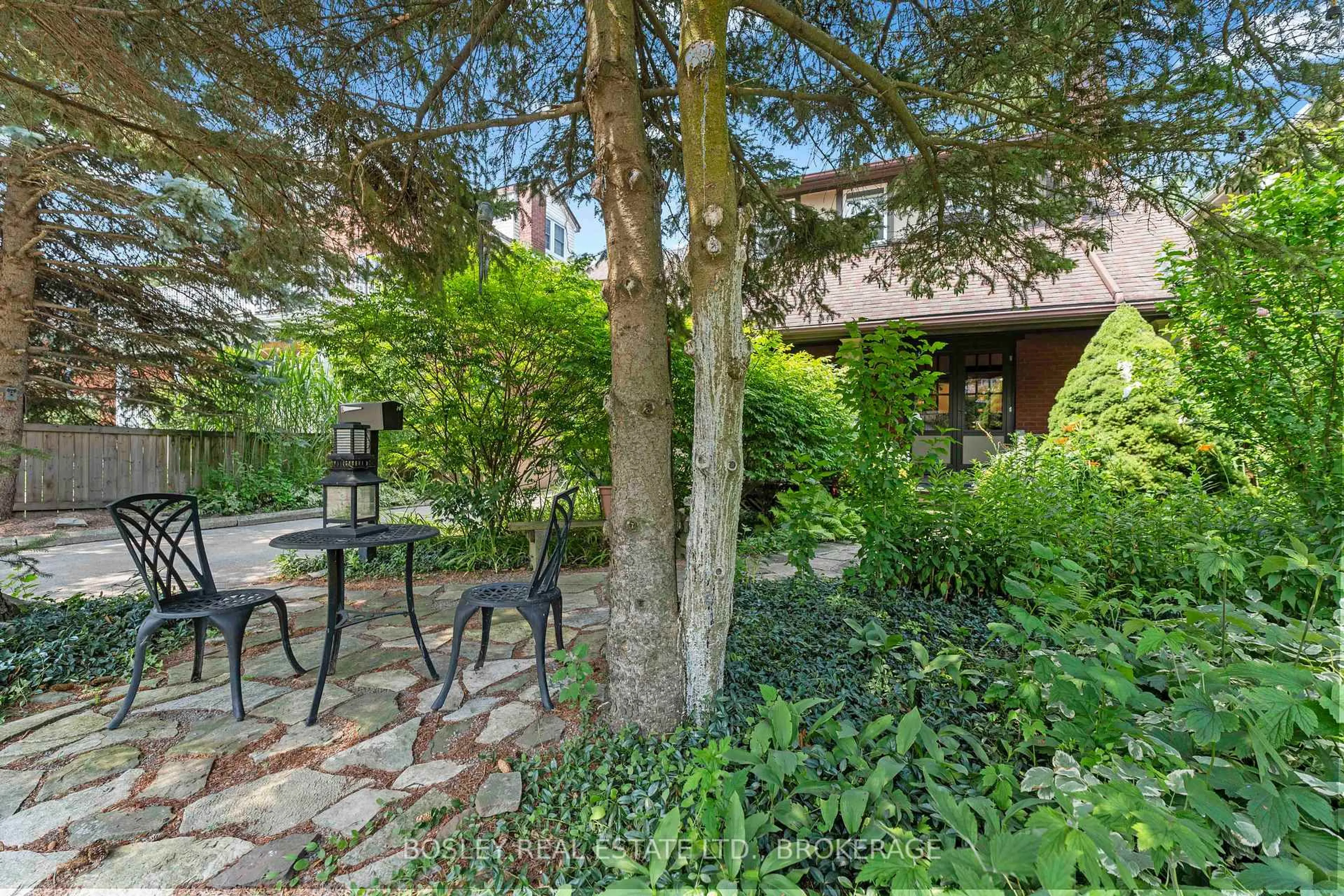 Patio, street for 31 Welland St, Thorold Ontario L2V 2B3