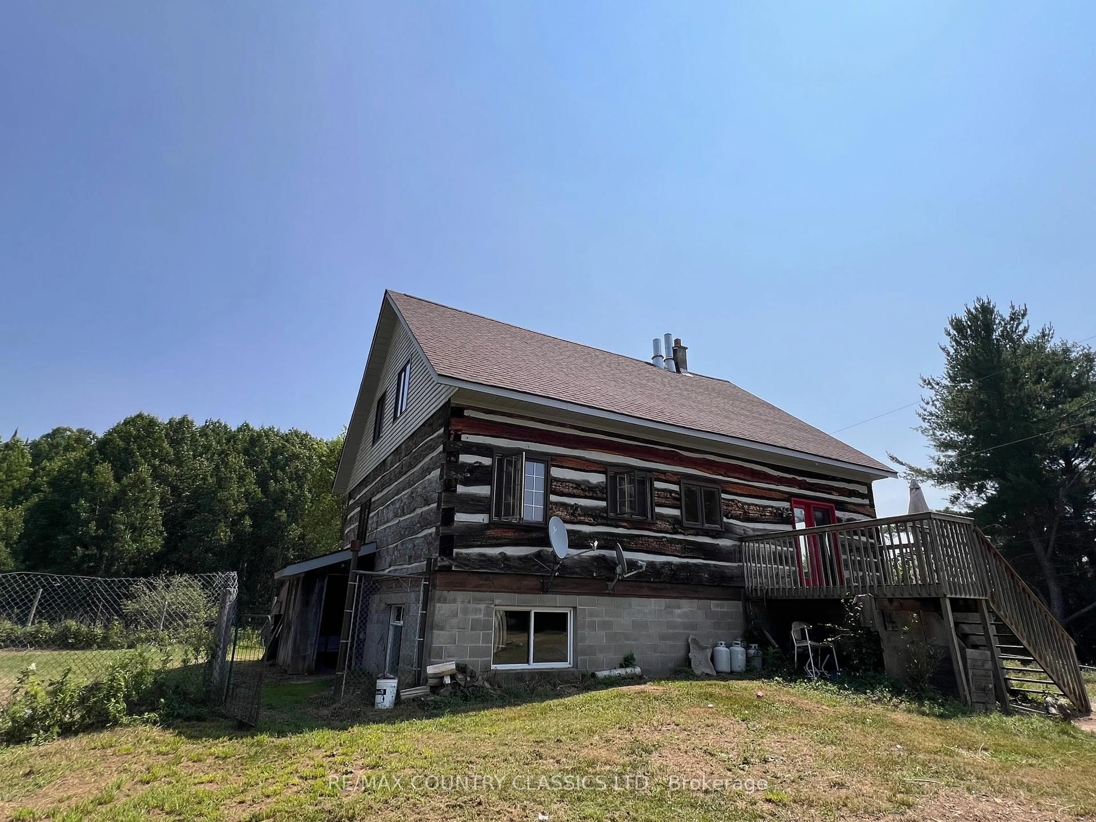 A pic from outside/outdoor area/front of a property/back of a property/a pic from drone, building for 1083 Upper Turriff Rd, Bancroft Ontario K0L 2L0