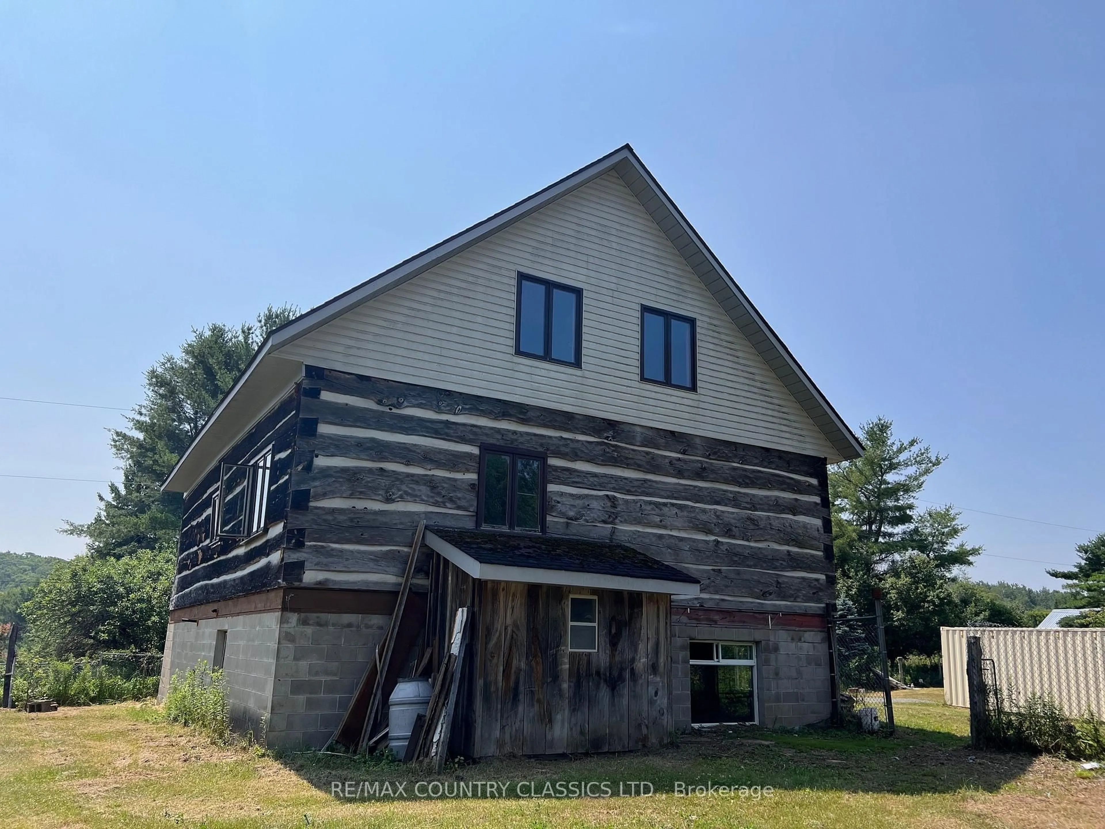Home with vinyl exterior material, building for 1083 Upper Turriff Rd, Bancroft Ontario K0L 2L0