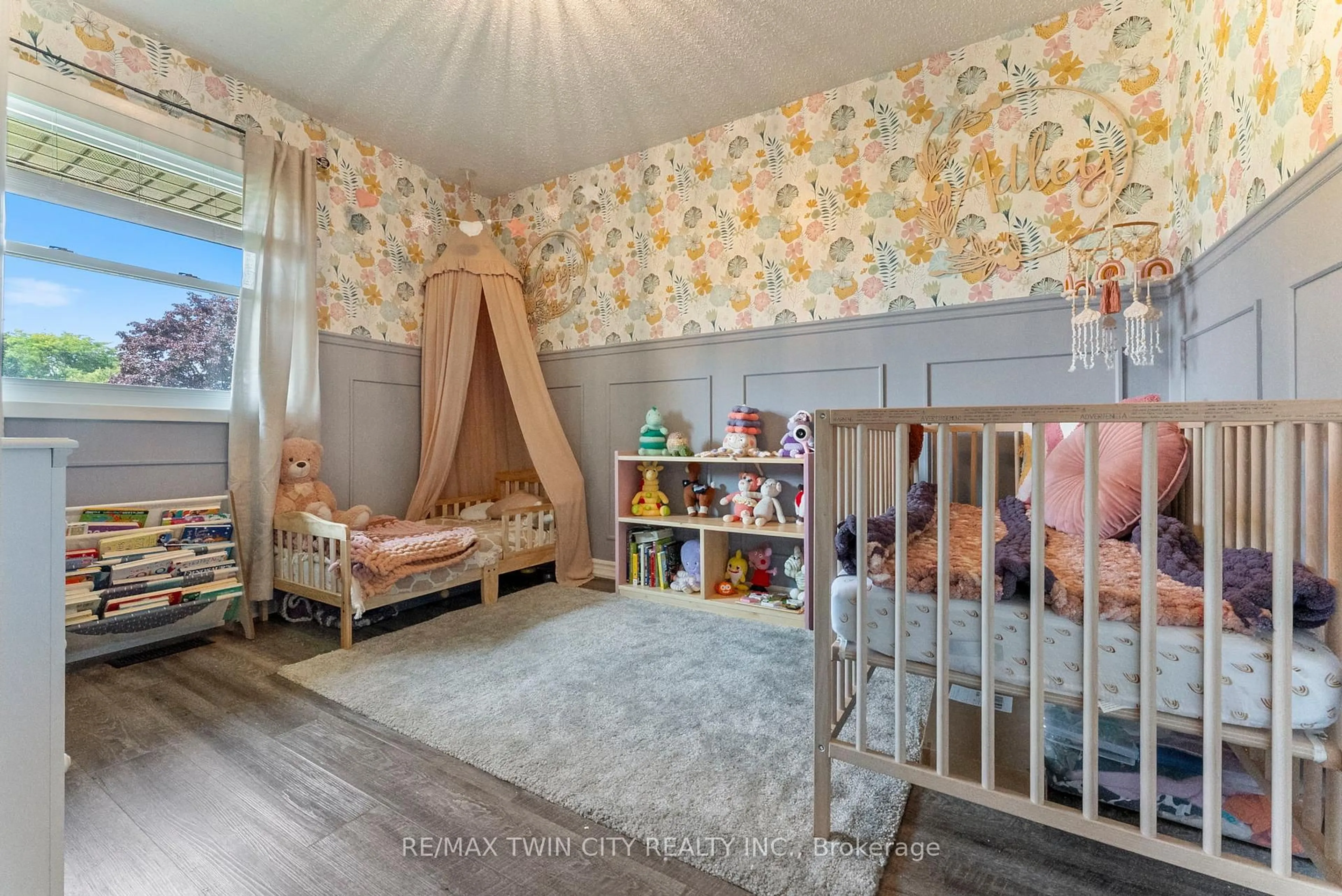 A pic of a room for 10 Kent Rd, Brantford Ontario N3R 5G6