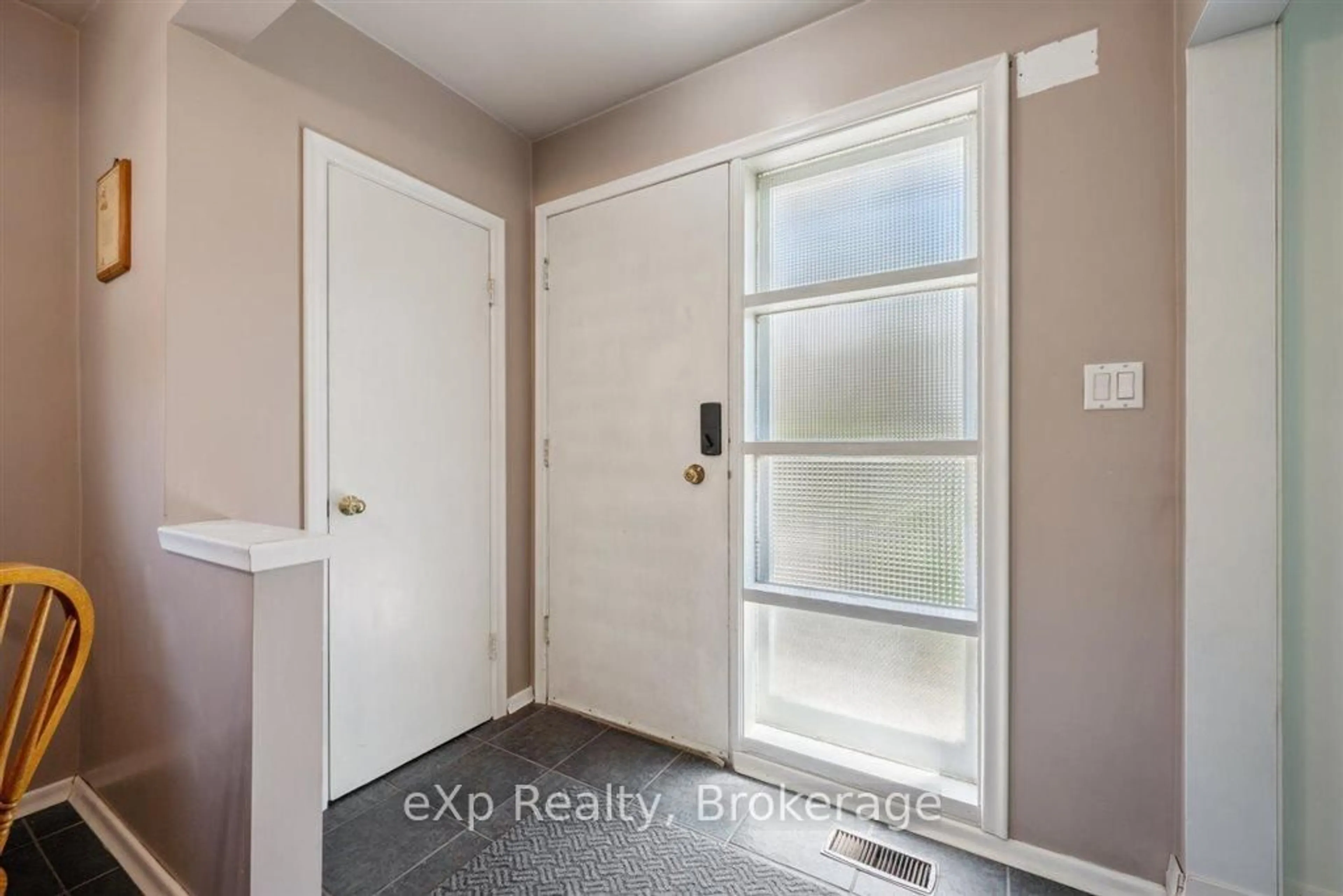 Indoor entryway for 12 Lincoln Cres, Guelph Ontario N1E 1Y8
