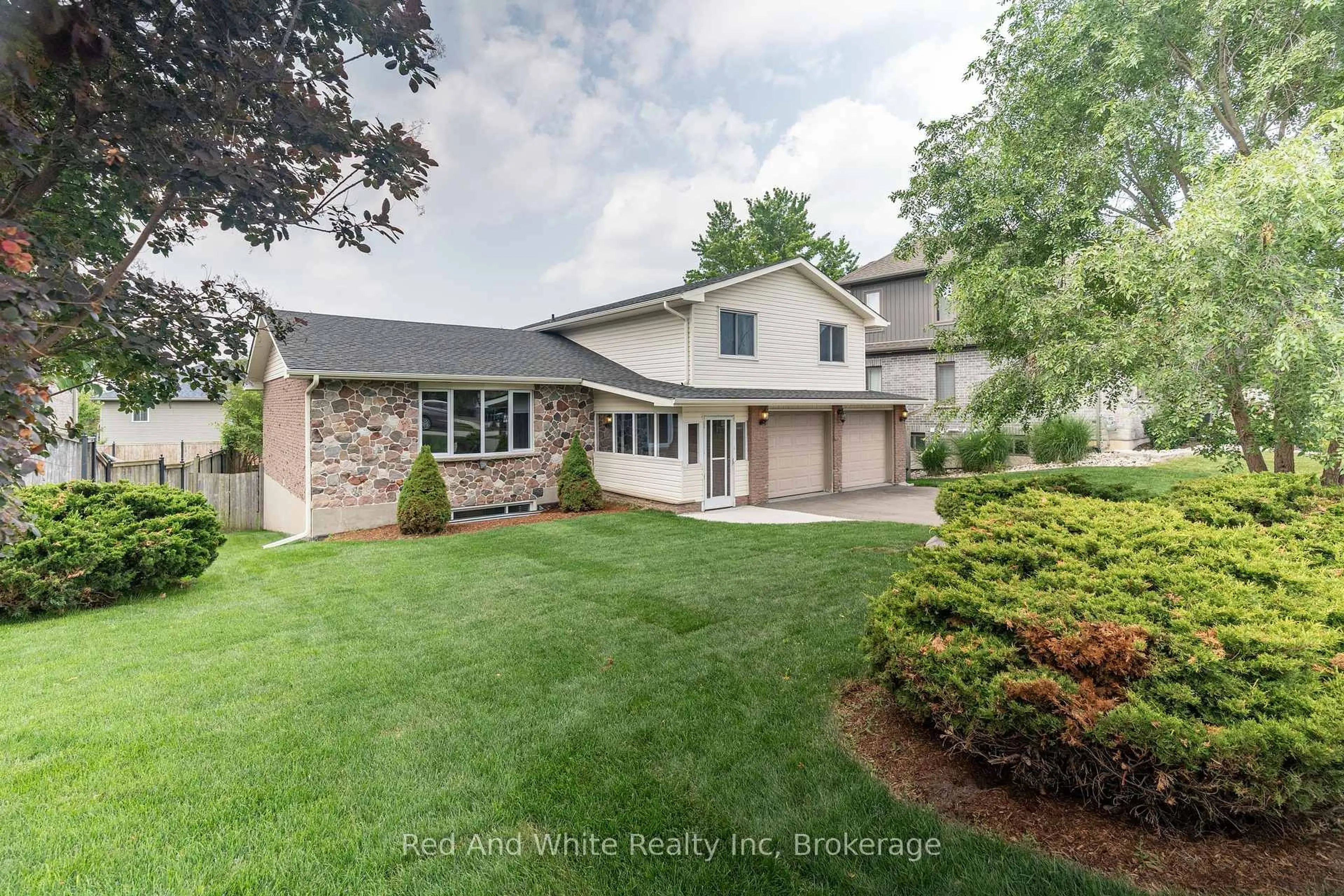 Home with brick exterior material, unknown for 447 Old Chicopee Tr, Kitchener Ontario N2A 4H1