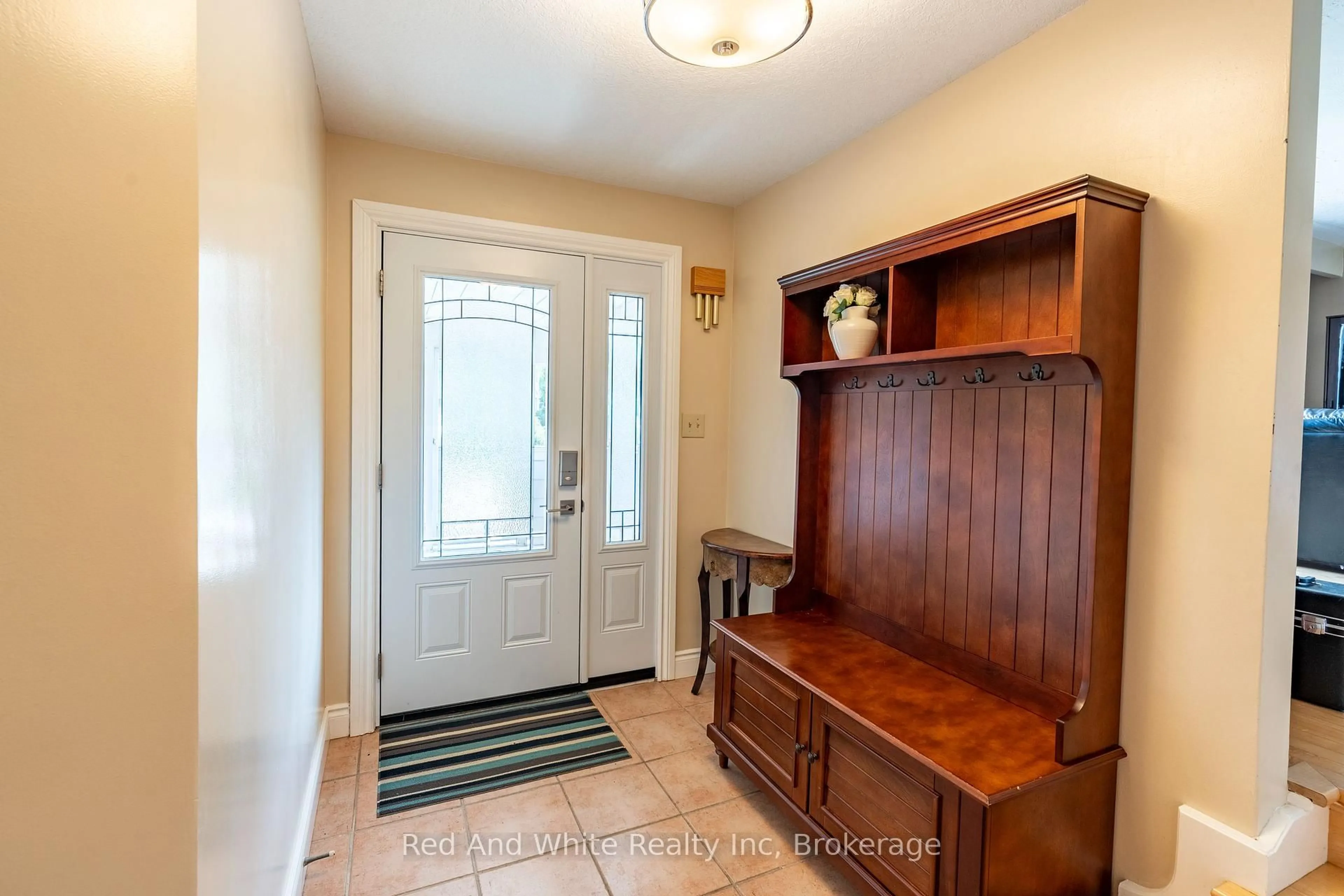 Indoor entryway for 447 Old Chicopee Tr, Kitchener Ontario N2A 4H1