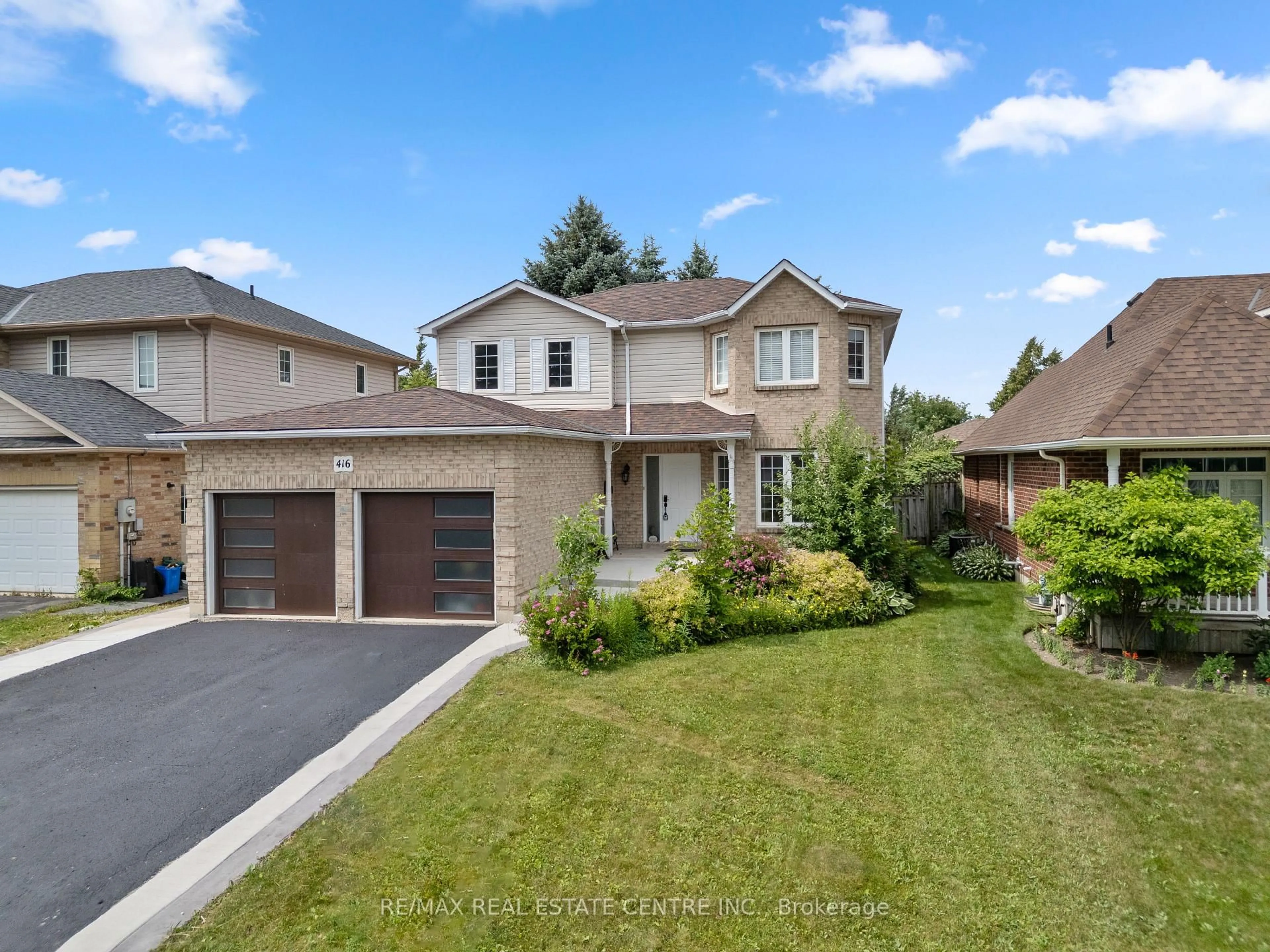 A pic from outside/outdoor area/front of a property/back of a property/a pic from drone, street for 416 Olde Village Lane, Shelburne Ontario L9V 3A4