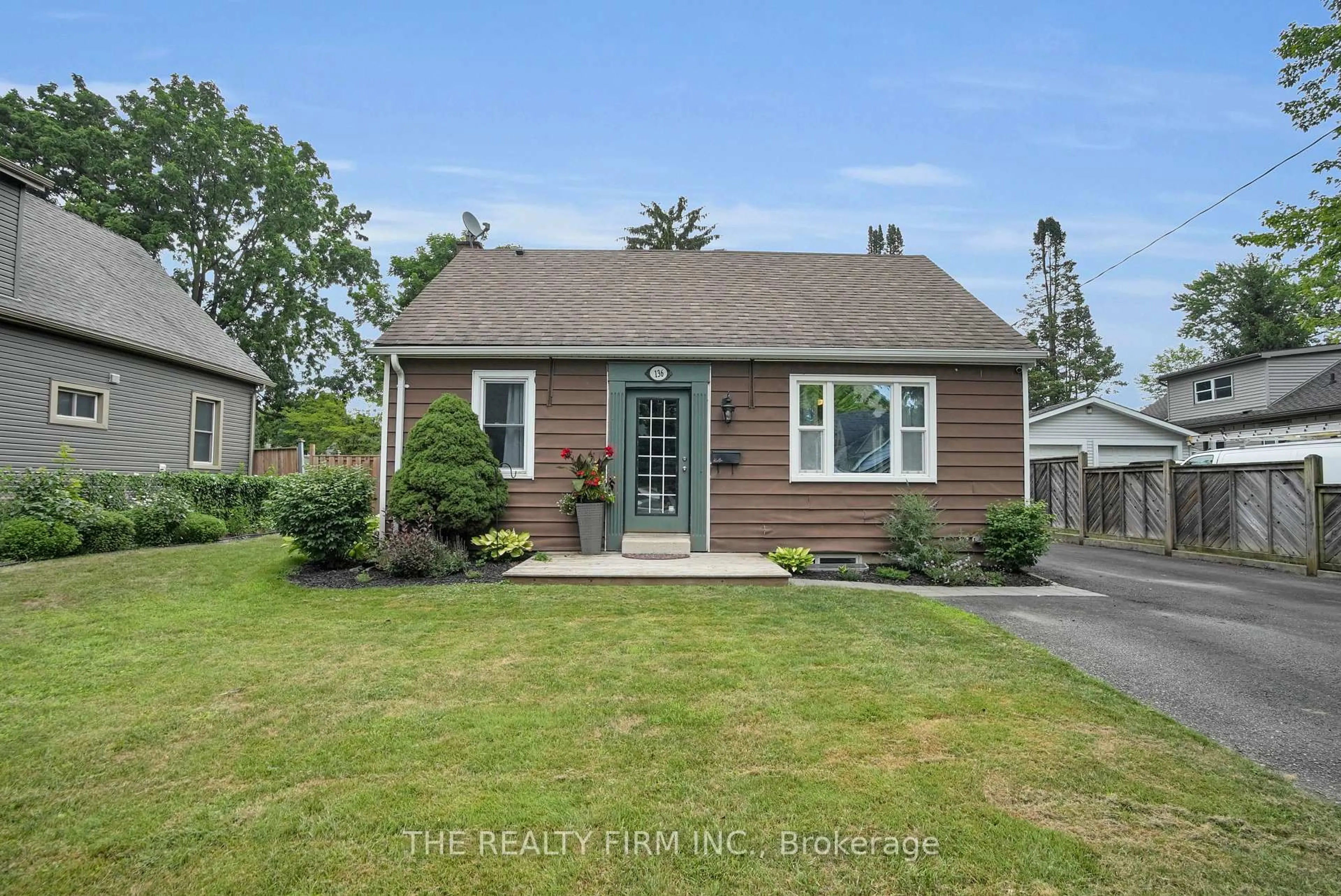 Unknown for 136 Barker St, London East Ontario N5Y 1Y1