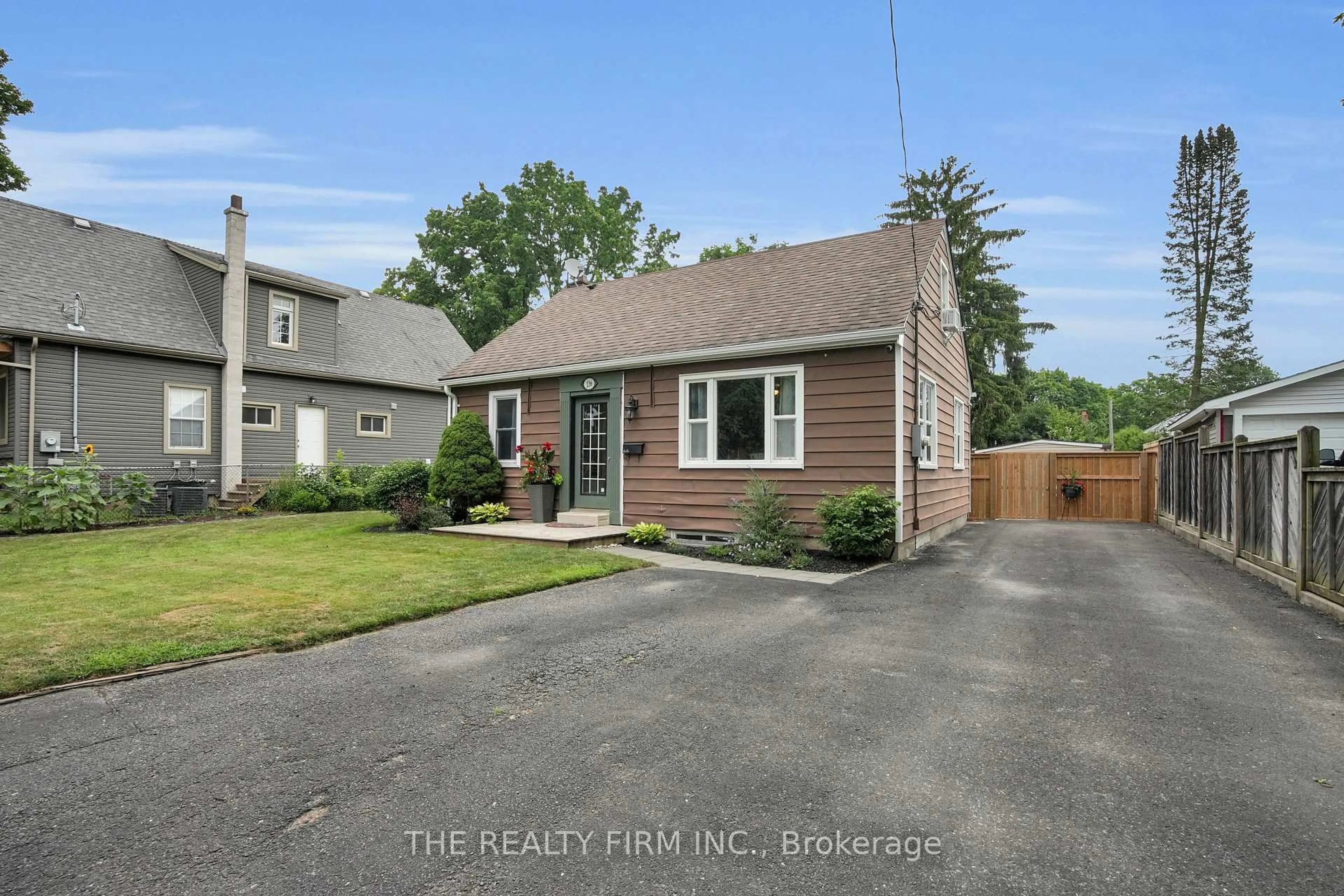 Unknown for 136 Barker St, London East Ontario N5Y 1Y1