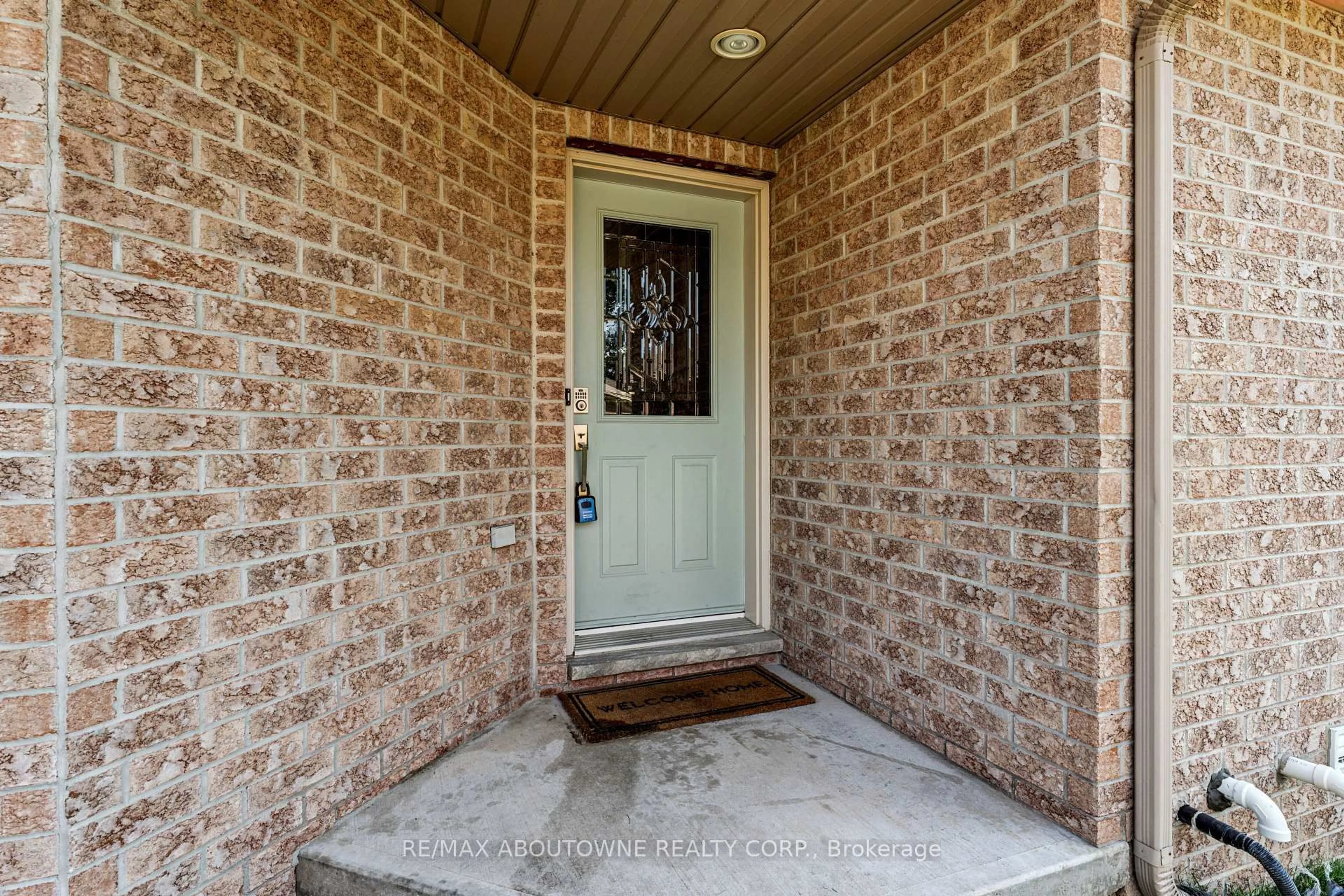 Indoor entryway for 66 Bridgewater Crt, Welland Ontario L3C 7M6