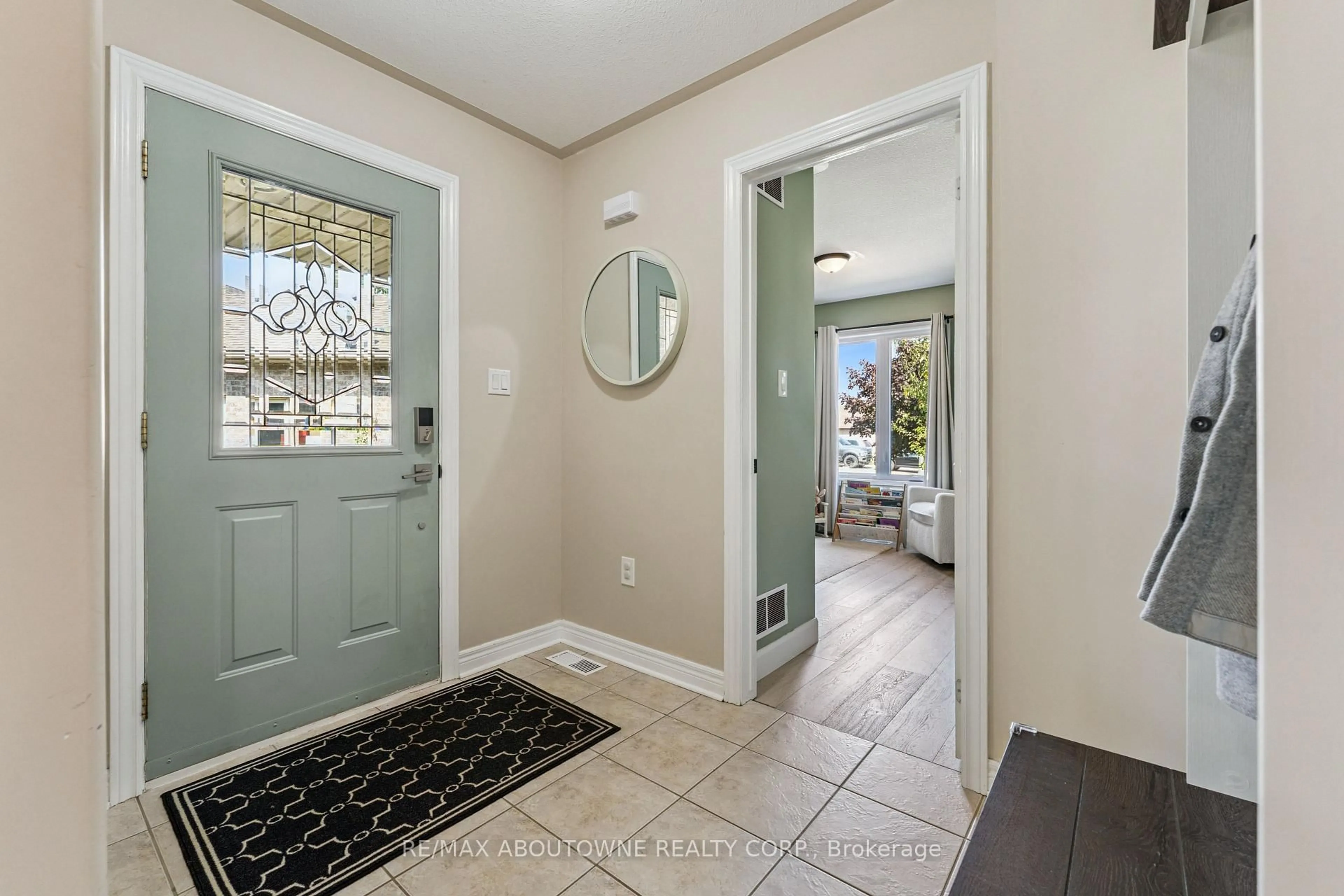 Indoor entryway for 66 Bridgewater Crt, Welland Ontario L3C 7M6