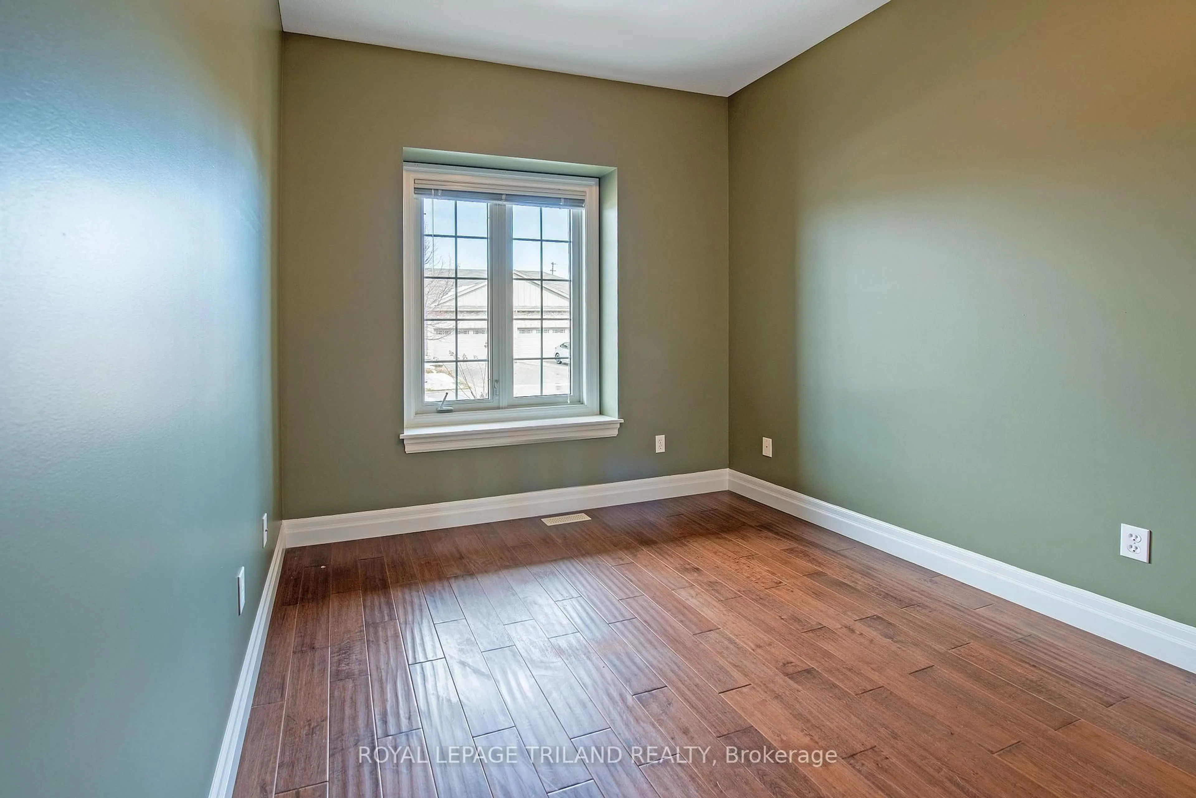 A pic of a room for 1571 Coronation Dr #9, London North Ontario N6G 5N9