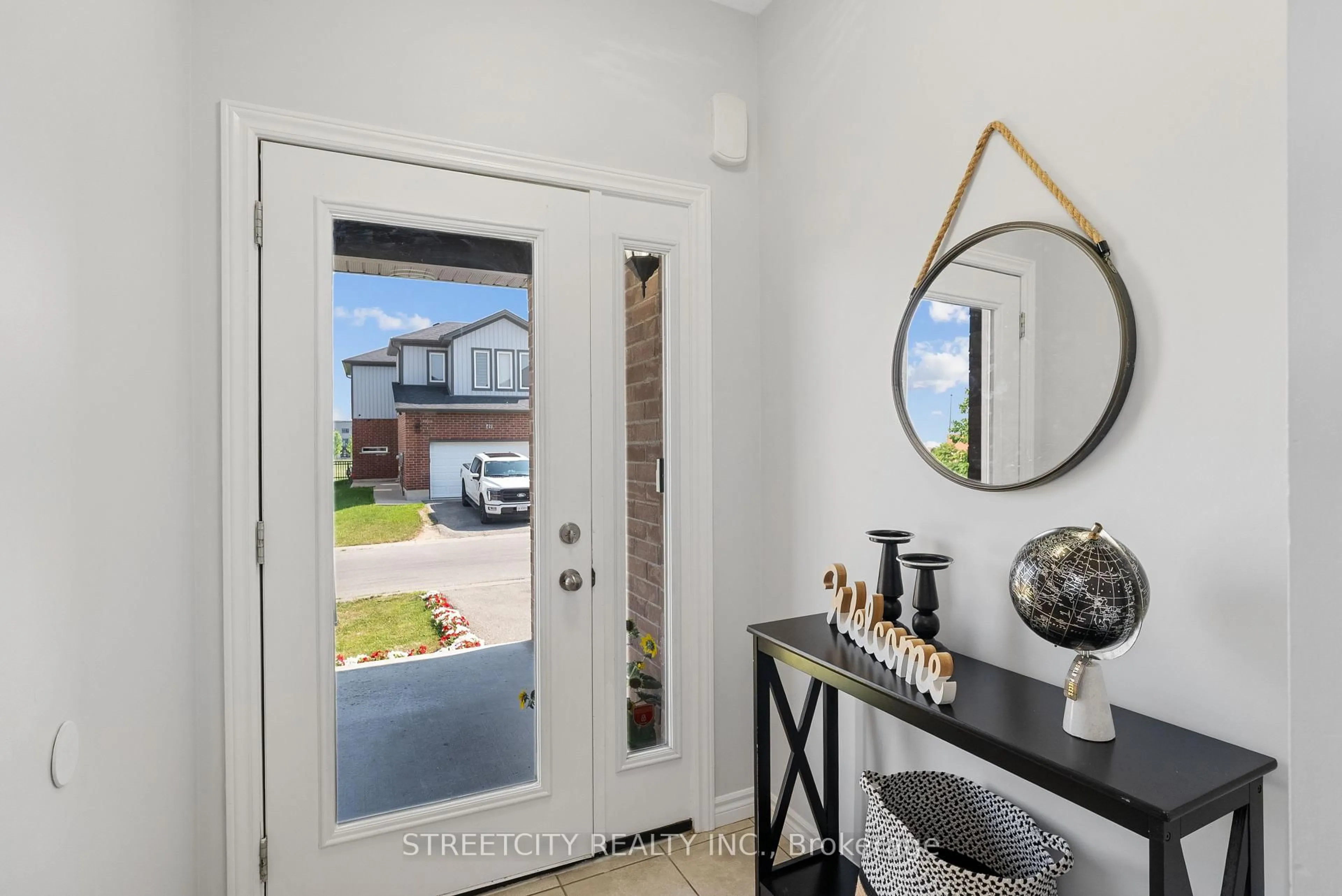 Indoor entryway for 3270 Singleton Ave #45, London South Ontario N6J 2J2