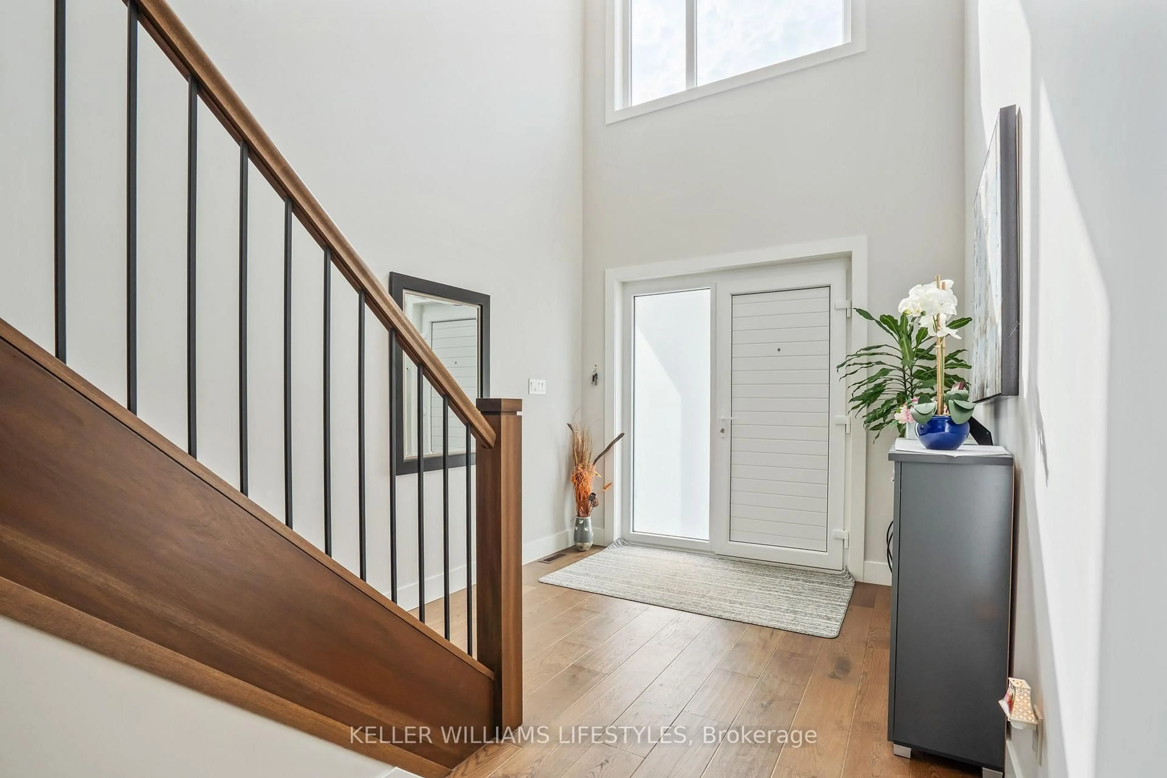 Indoor entryway for 1200 Silverfox Dr, London North Ontario N6G 0C8