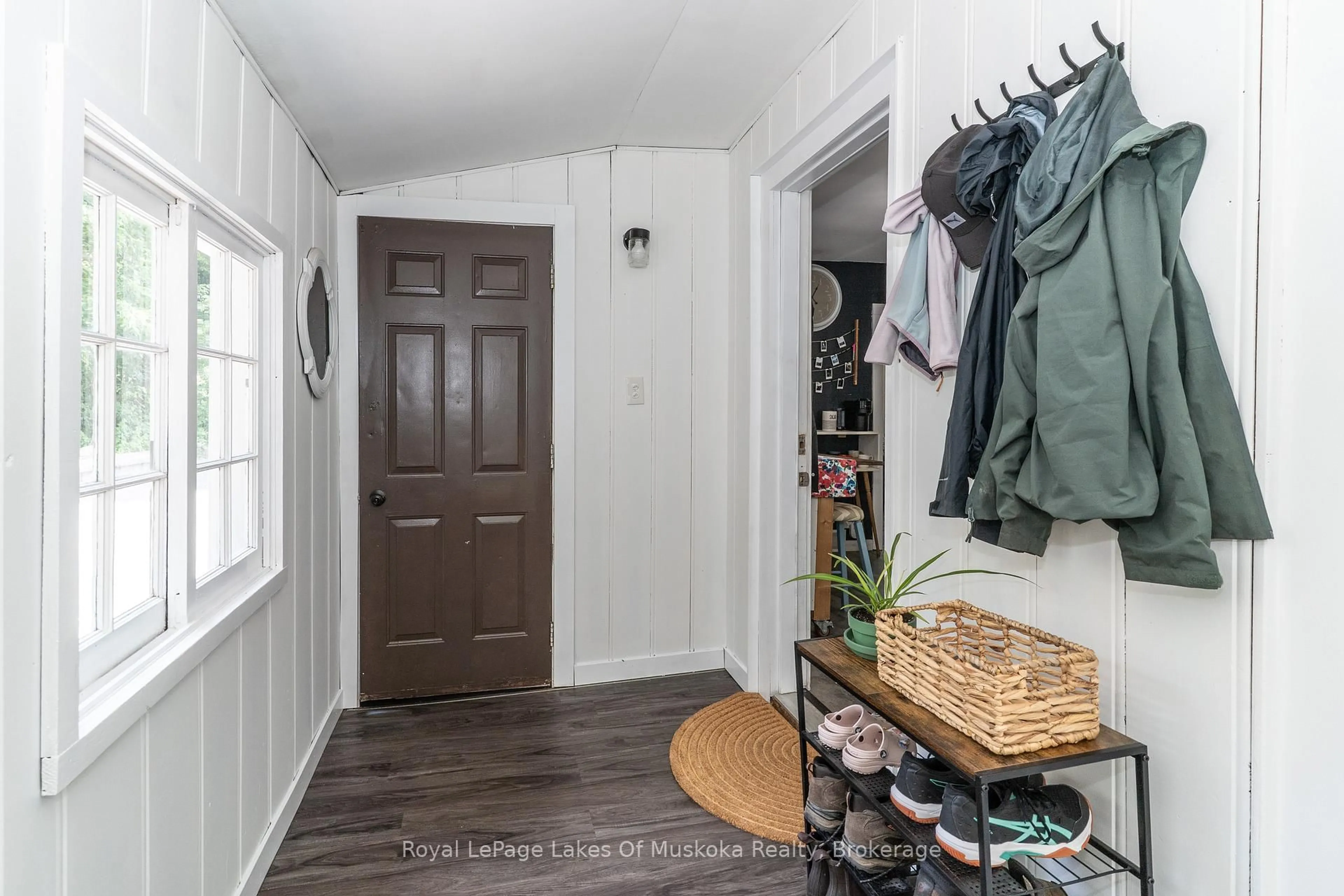 Indoor entryway for 31 Florence St, Huntsville Ontario P1H 1V4