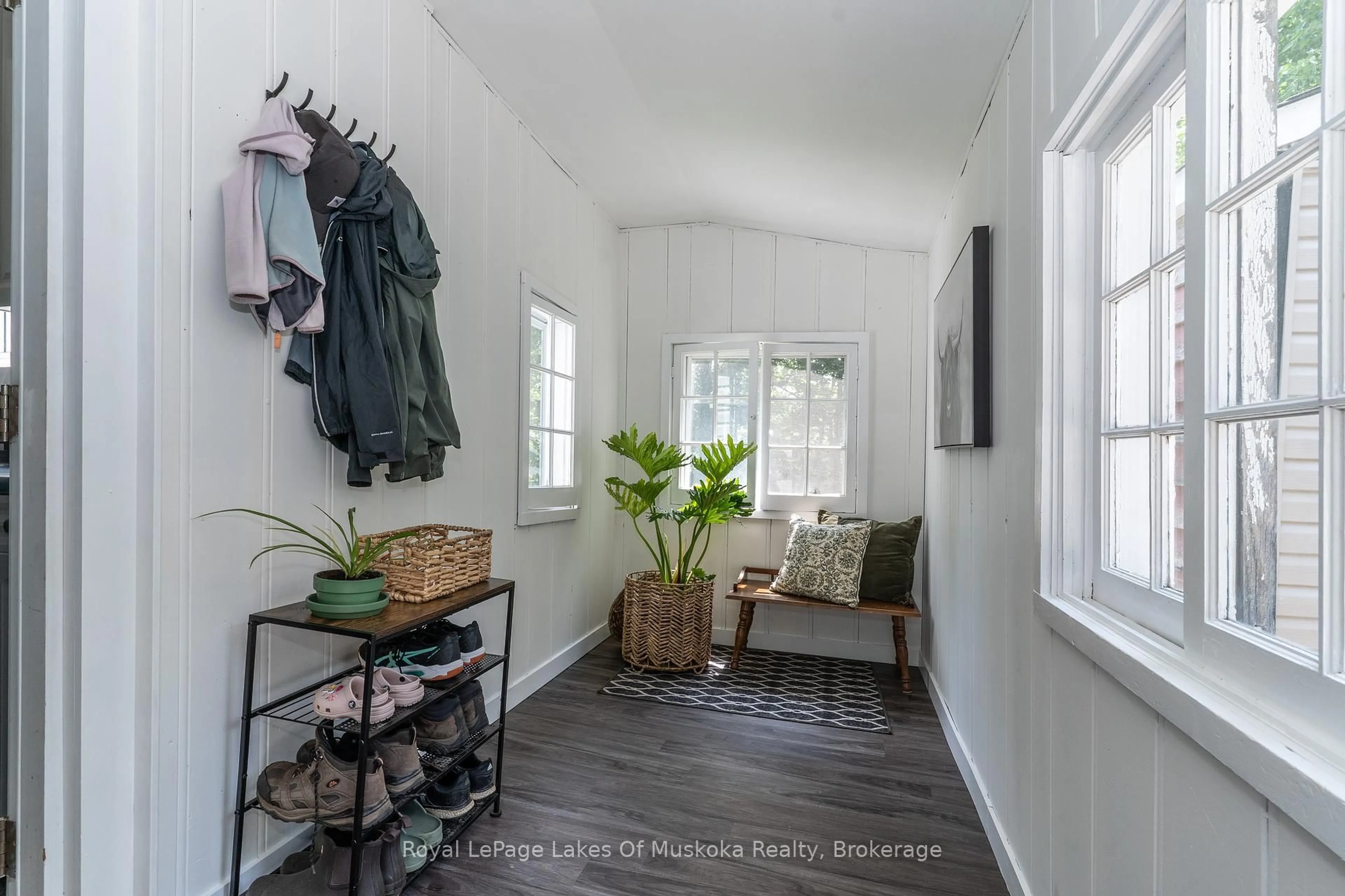Indoor entryway for 31 Florence St, Huntsville Ontario P1H 1V4