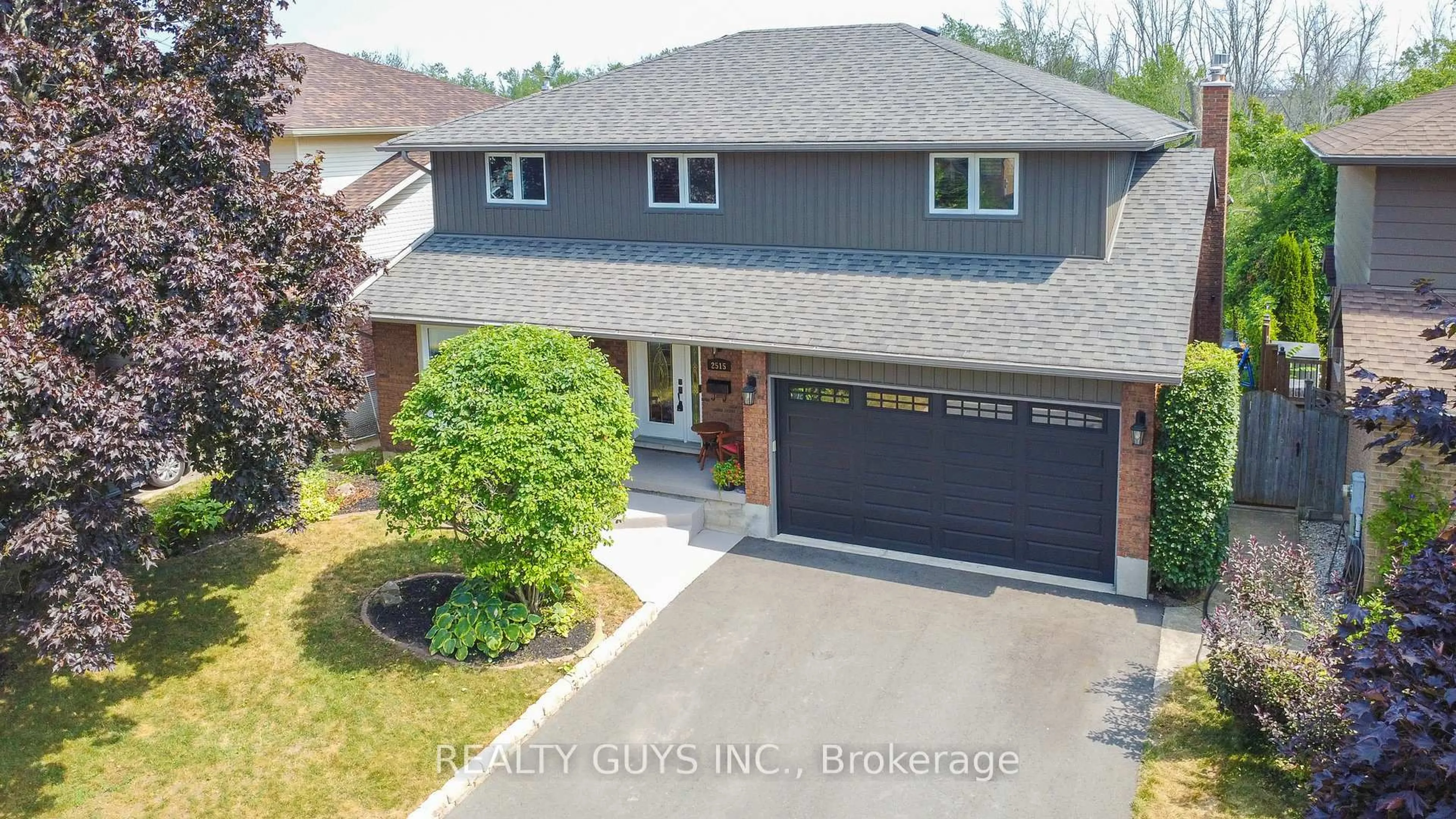 A pic from outside/outdoor area/front of a property/back of a property/a pic from drone, street for 2515 Farmcrest Ave, Peterborough East Ontario K9L 1R8