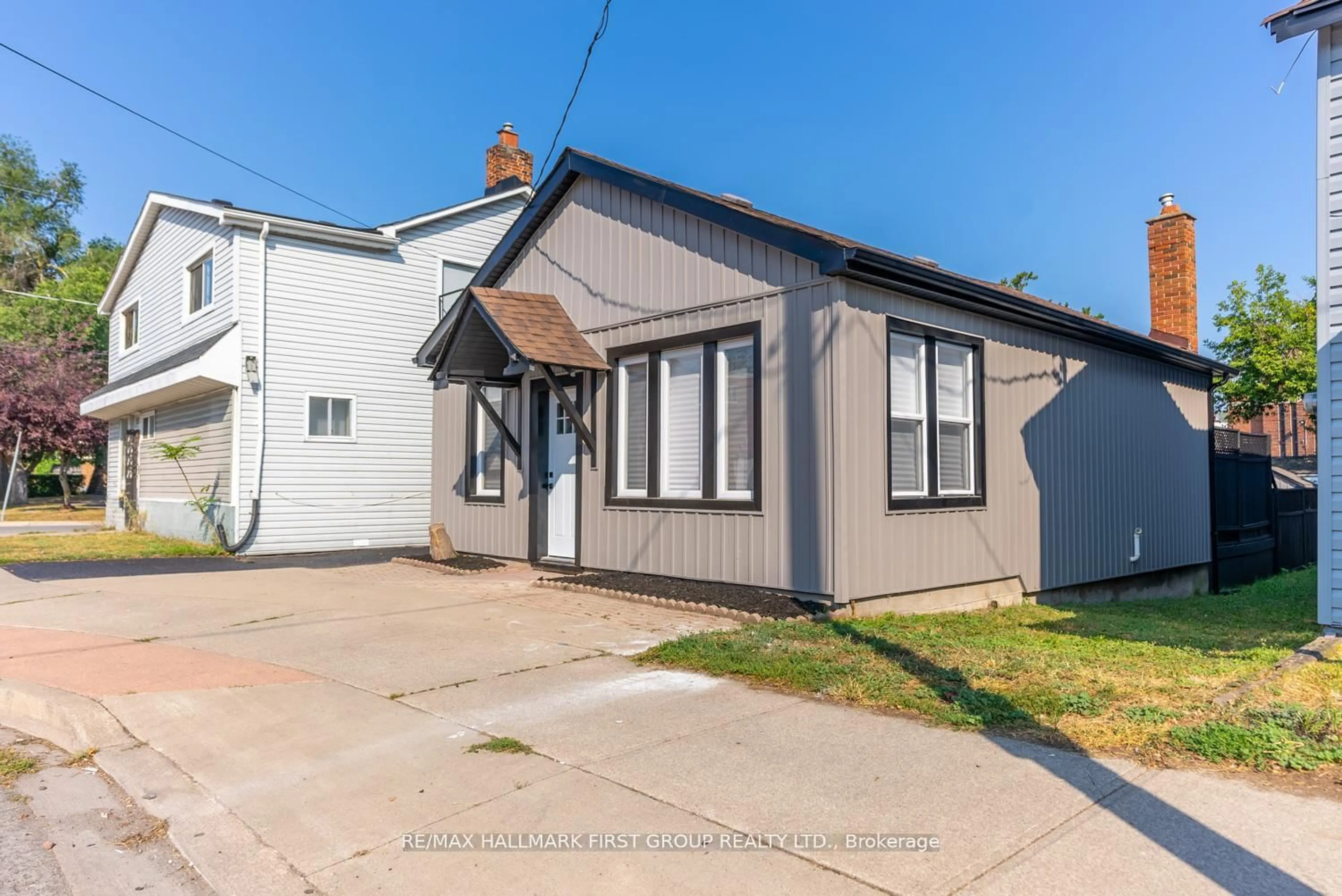 A pic from outside/outdoor area/front of a property/back of a property/a pic from drone, street for 53 Queenston St, St. Catharines Ontario L2R 2Z1