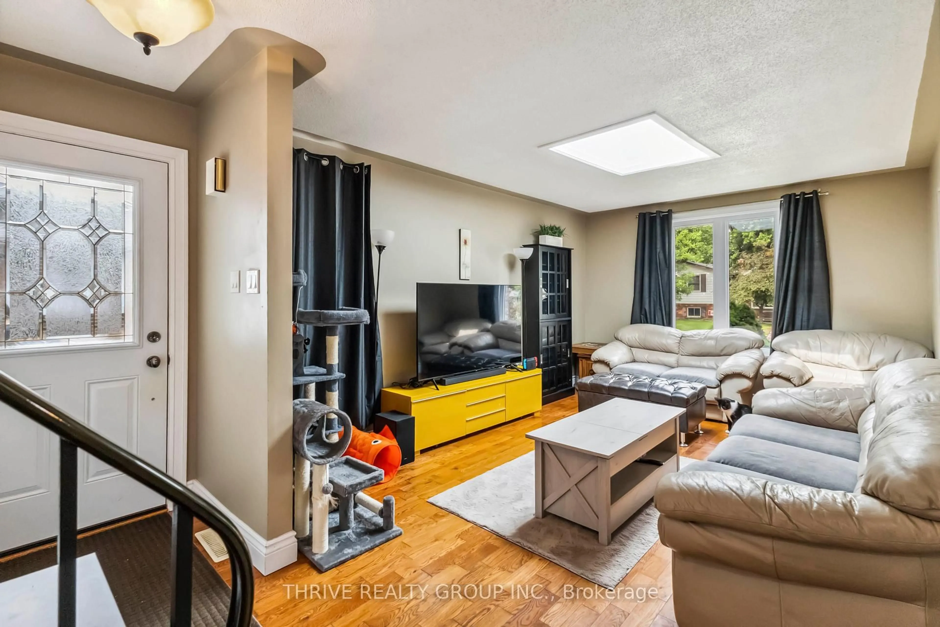 Living room with furniture, unknown for 1619 Aldersbrook Rd, London North Ontario N6G 2Z2