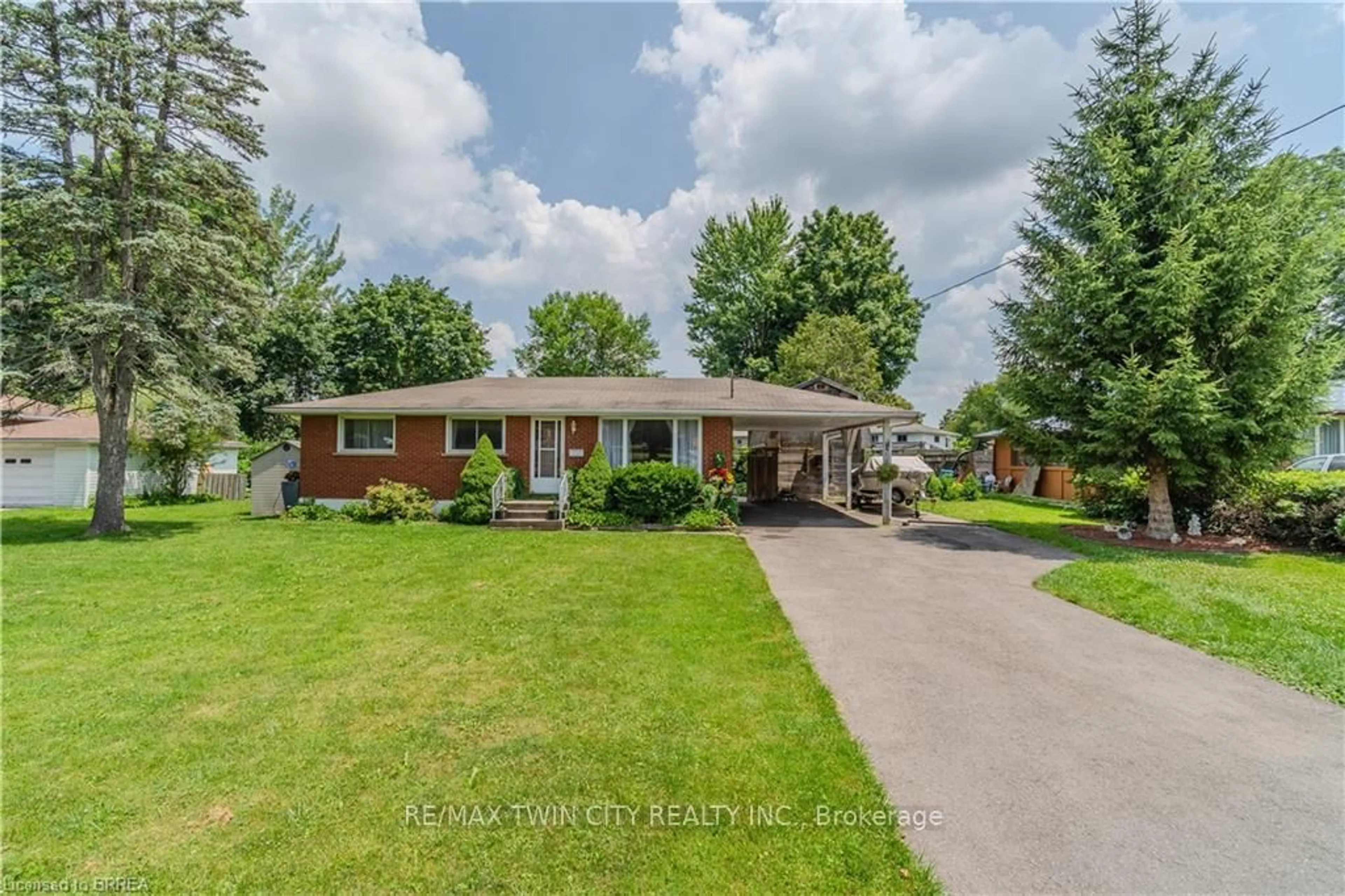 Unknown for 63 Market St, Brant Ontario N3L 3B1