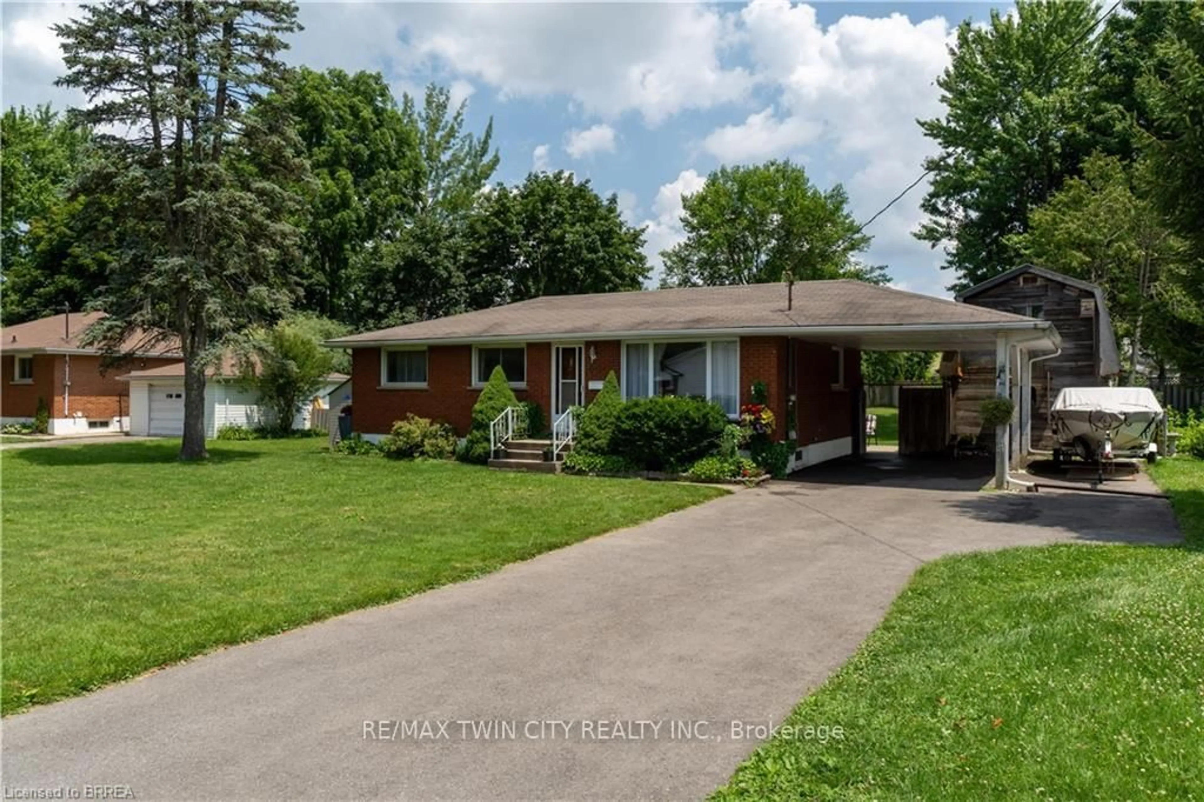 Unknown for 63 Market St, Brant Ontario N3L 3B1