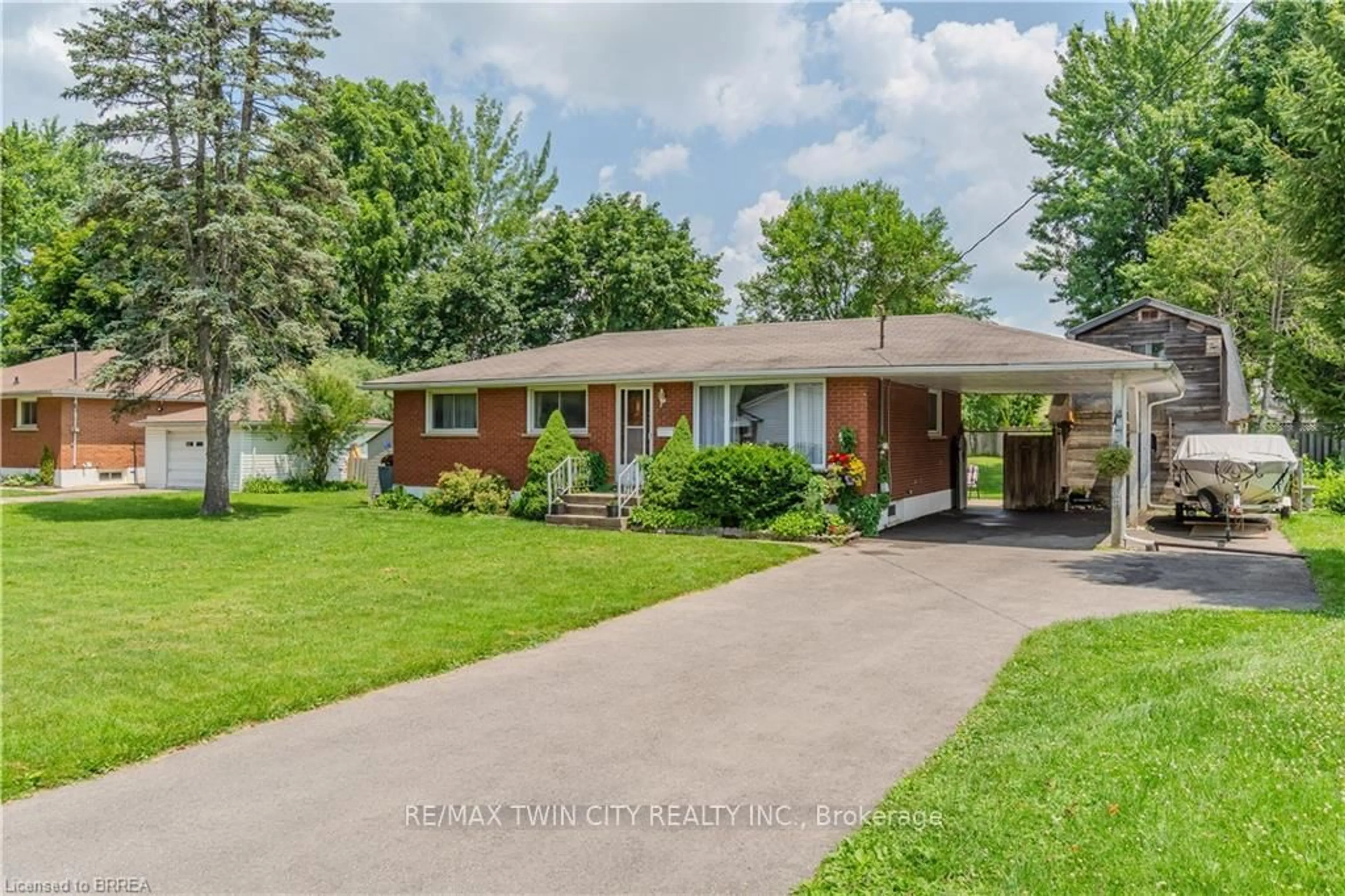 Home with brick exterior material, street for 63 Market St, Brant Ontario N3L 3B1