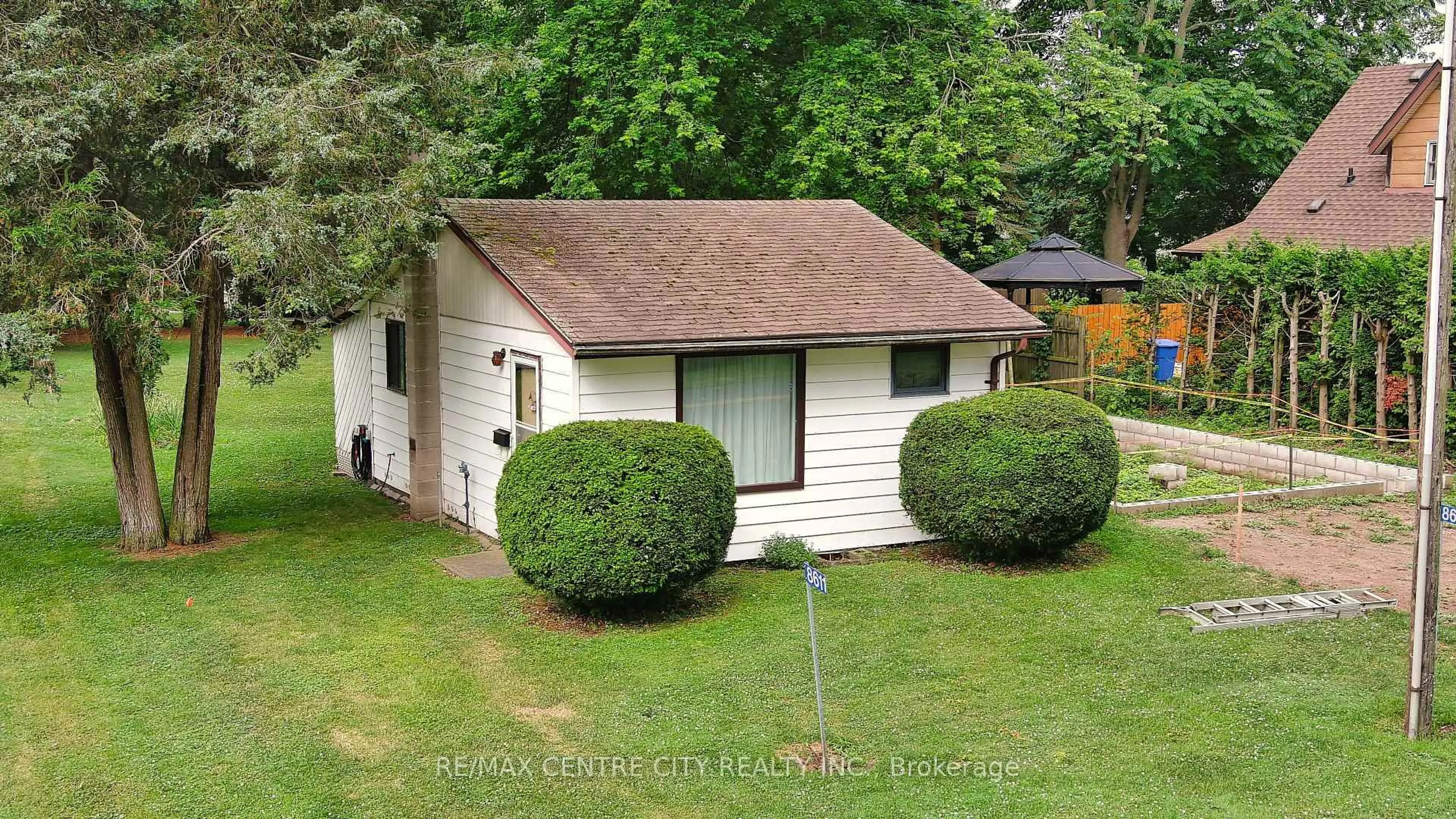 A pic from outside/outdoor area/front of a property/back of a property/a pic from drone, unknown for 8611 -8615 Furnival Rd, West Elgin Ontario N0L 2C0