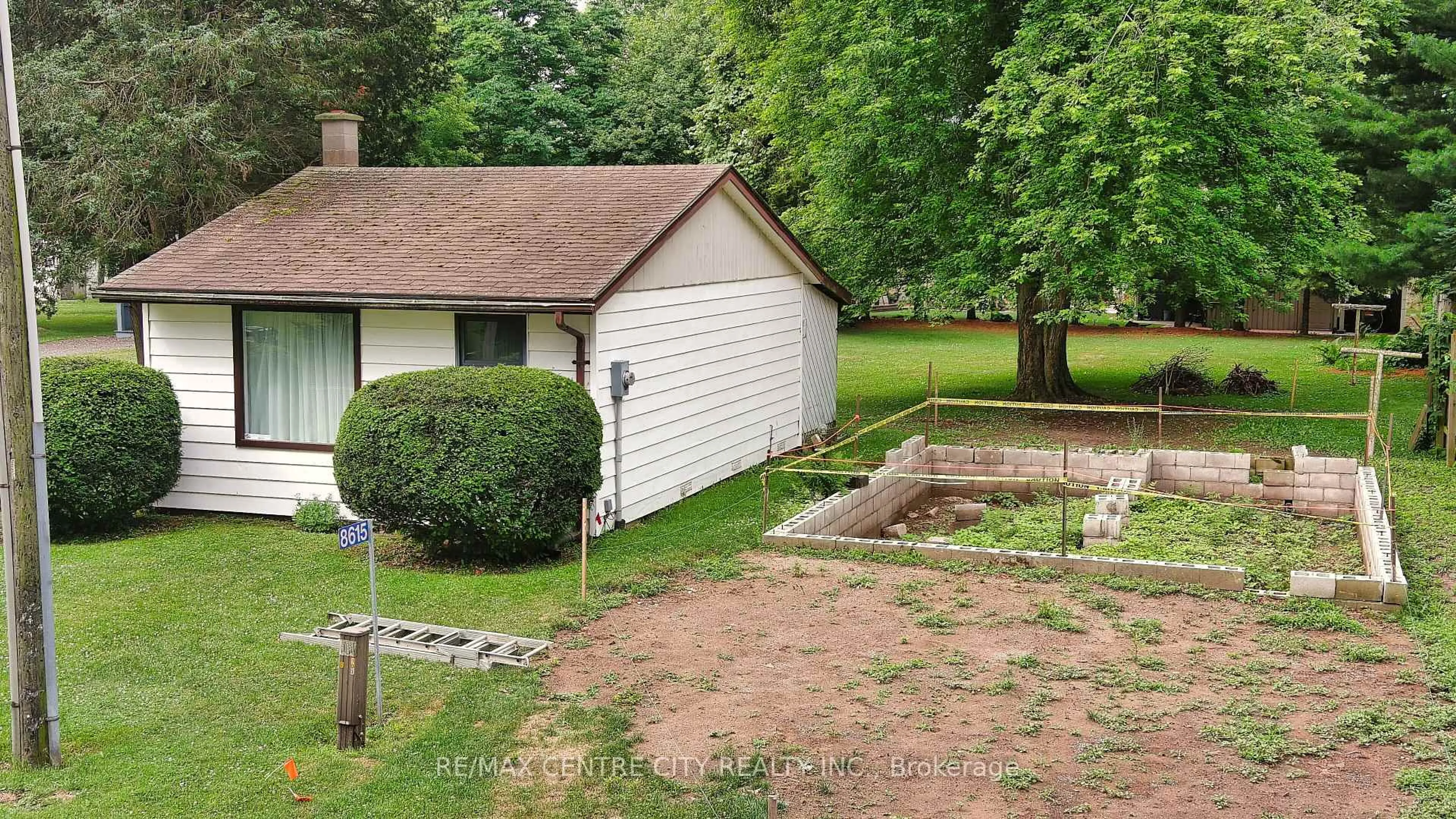 A pic from outside/outdoor area/front of a property/back of a property/a pic from drone, unknown for 8611 -8615 Furnival Rd, West Elgin Ontario N0L 2C0