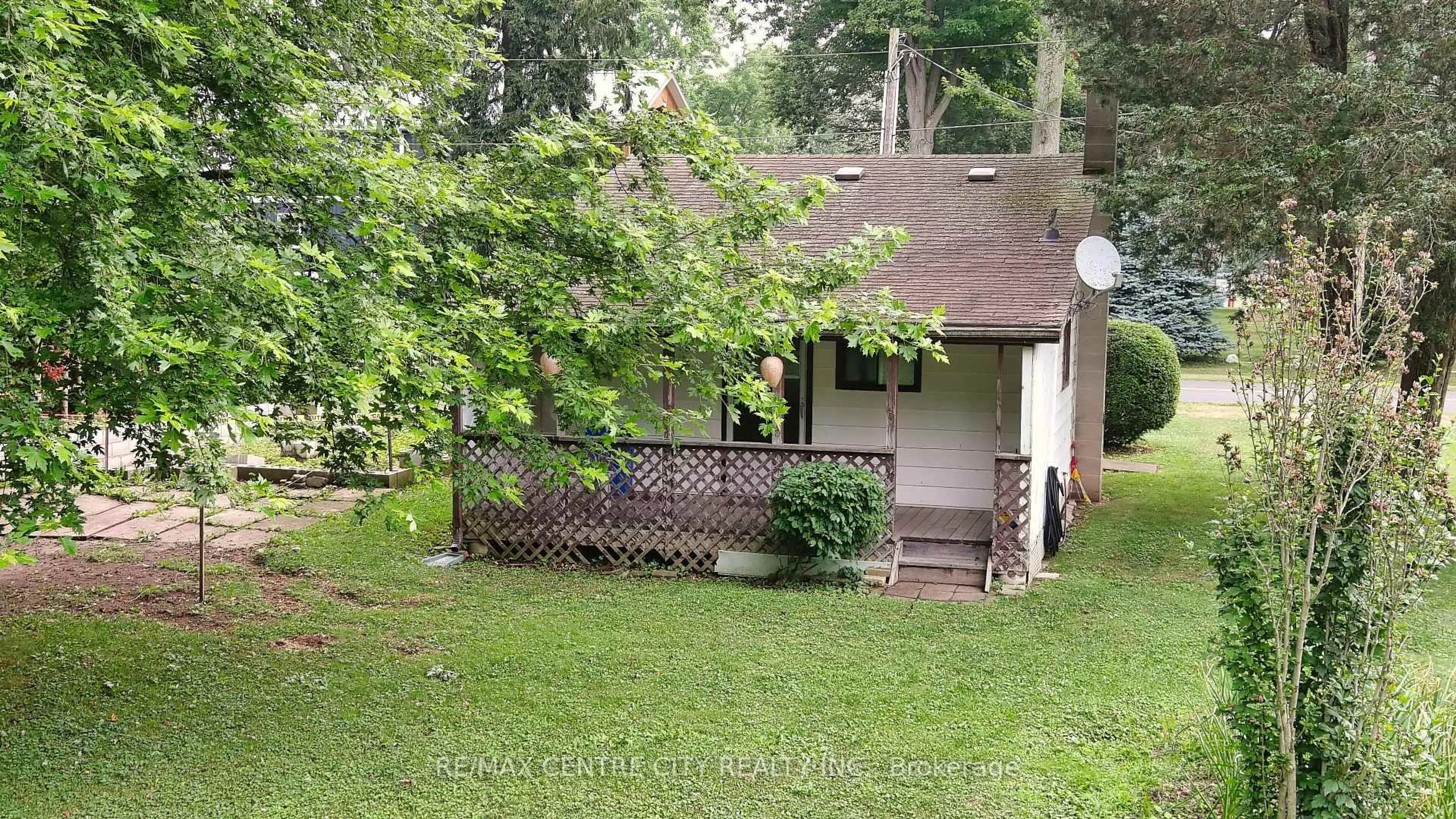 A pic from outside/outdoor area/front of a property/back of a property/a pic from drone, unknown for 8611 -8615 Furnival Rd, West Elgin Ontario N0L 2C0
