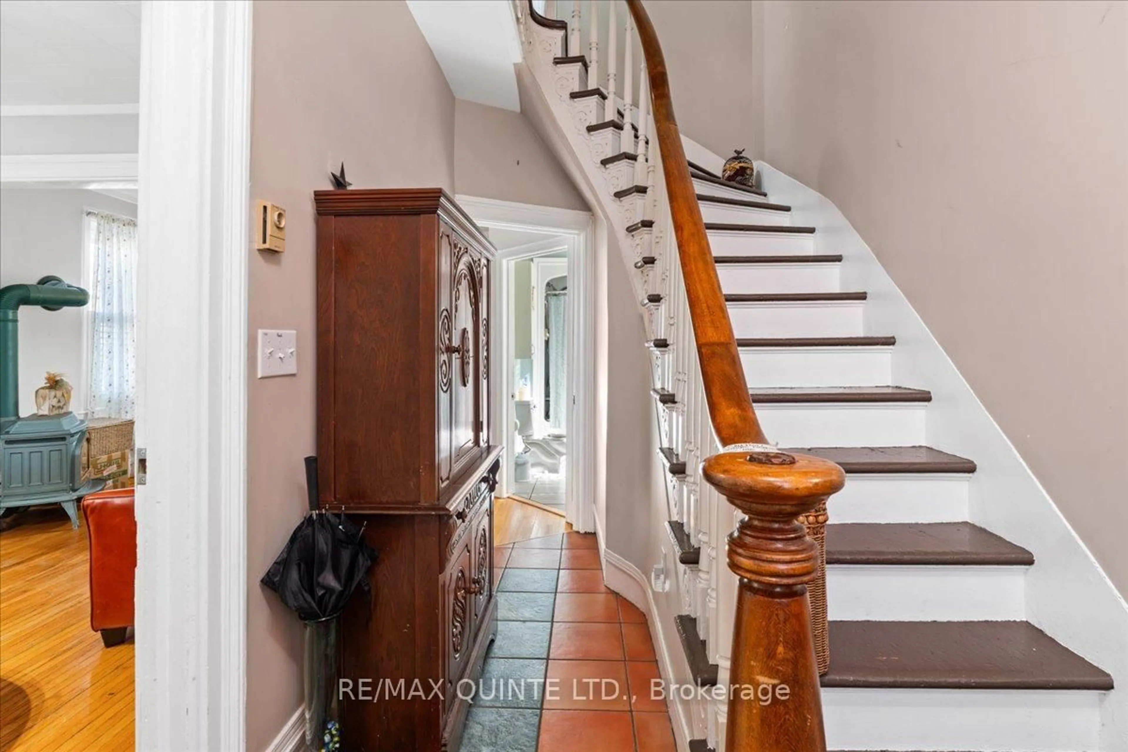 Indoor entryway for 370 Main St, Prince Edward County Ontario K0K 2T0