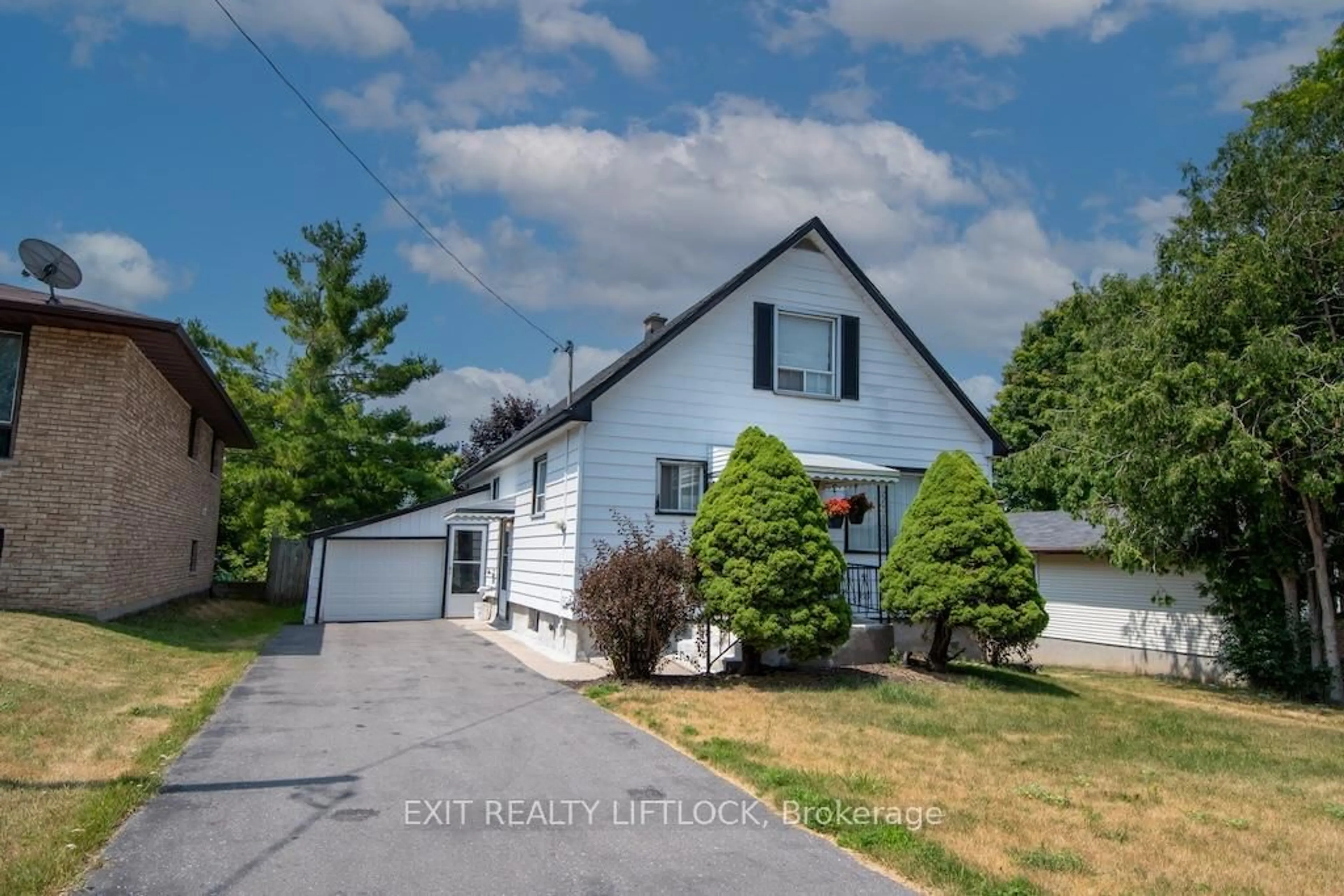 Home with vinyl exterior material, street for 2537 Bensfort Rd, Peterborough South Ontario K9J 1C8