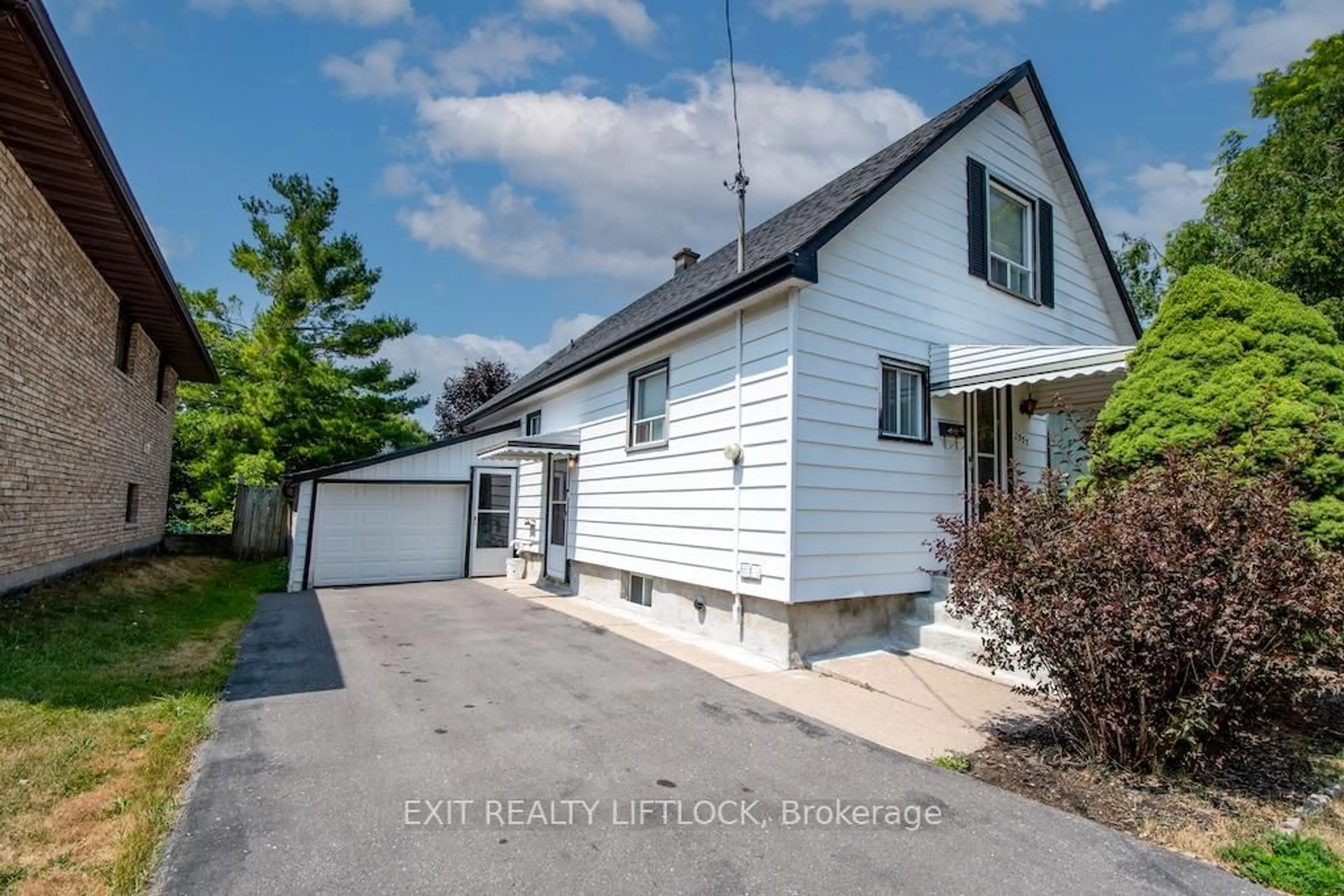 A pic from outside/outdoor area/front of a property/back of a property/a pic from drone, street for 2537 Bensfort Rd, Peterborough South Ontario K9J 1C8