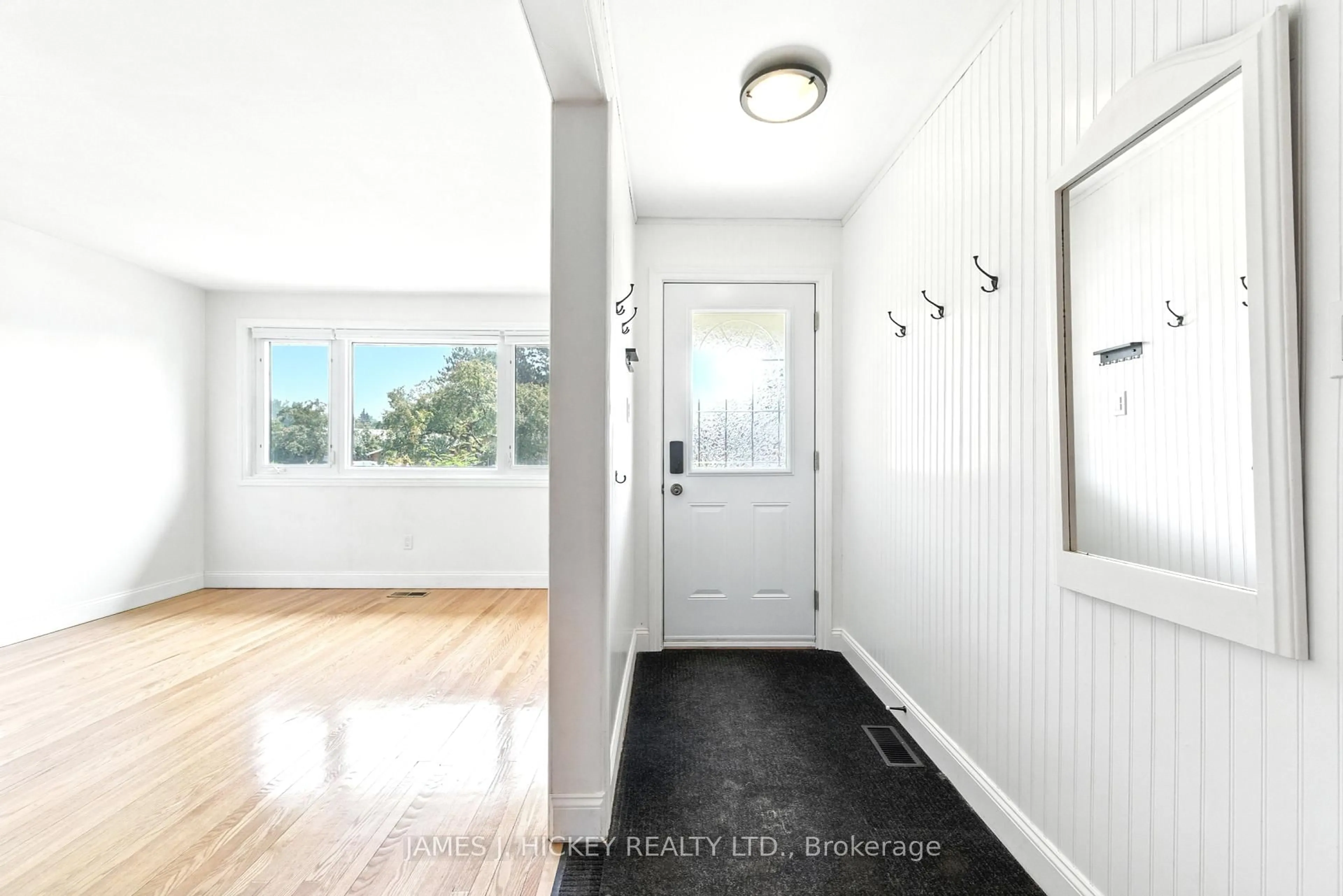 Indoor entryway for 20 Claremount Rd, Deep River Ontario K0J 1P0