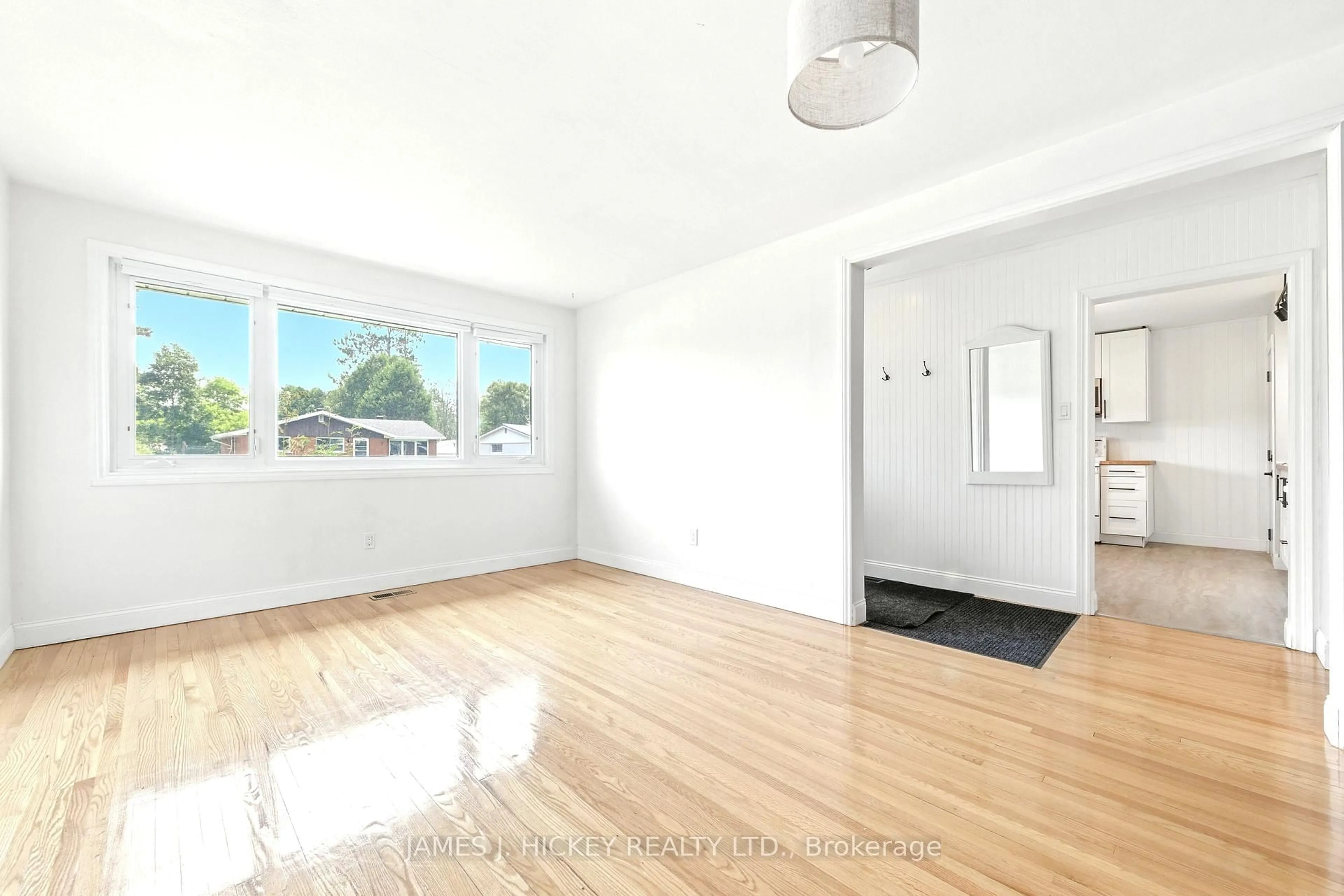 A pic of a room for 20 Claremount Rd, Deep River Ontario K0J 1P0