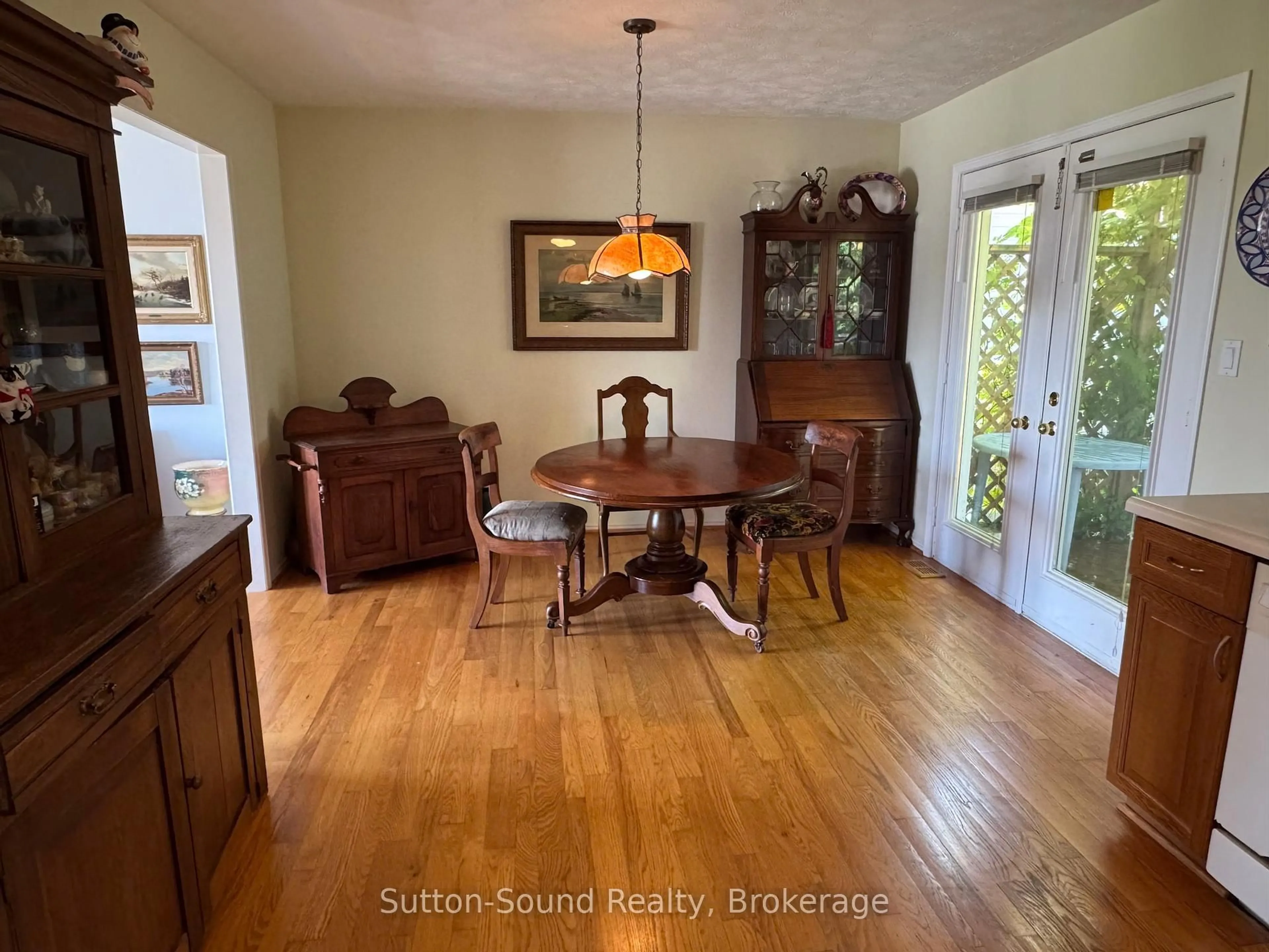 Dining room, wood/laminate floor for 2620 8th Ave, Owen Sound Ontario N4K 6S5