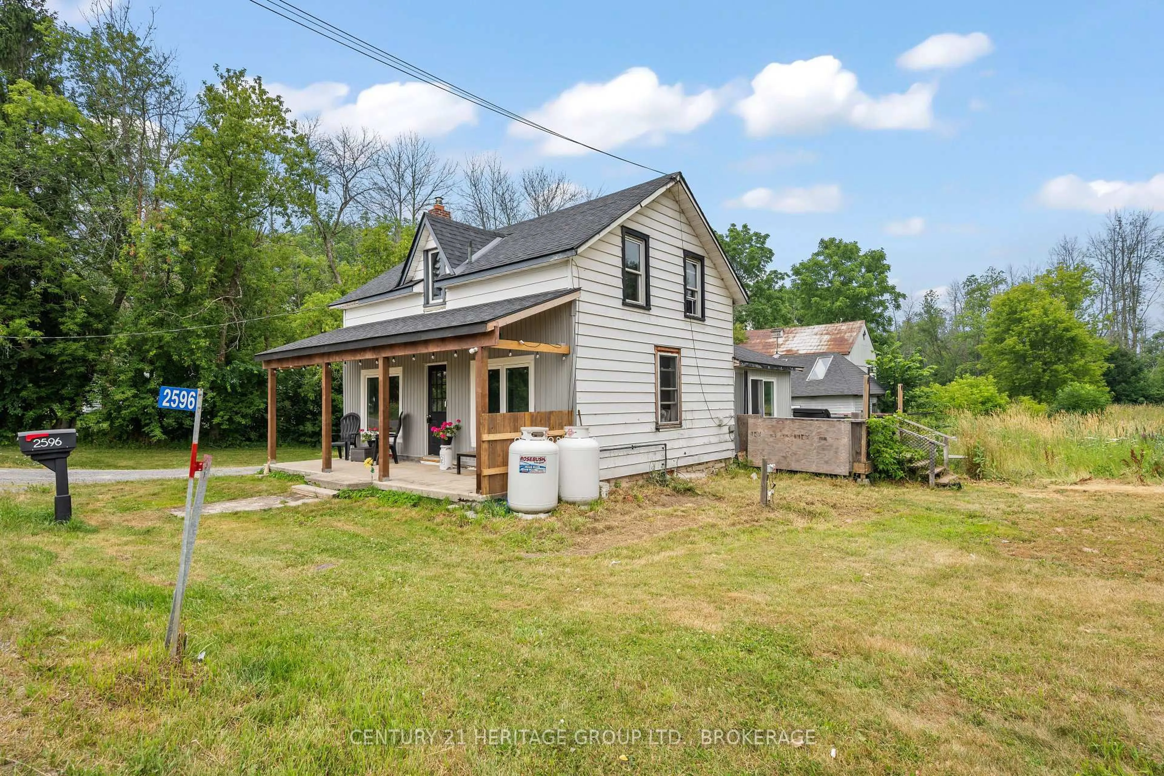 A pic from outside/outdoor area/front of a property/back of a property/a pic from drone, building for 2596 Washburn Rd, Inverary Ontario K0H 1X0