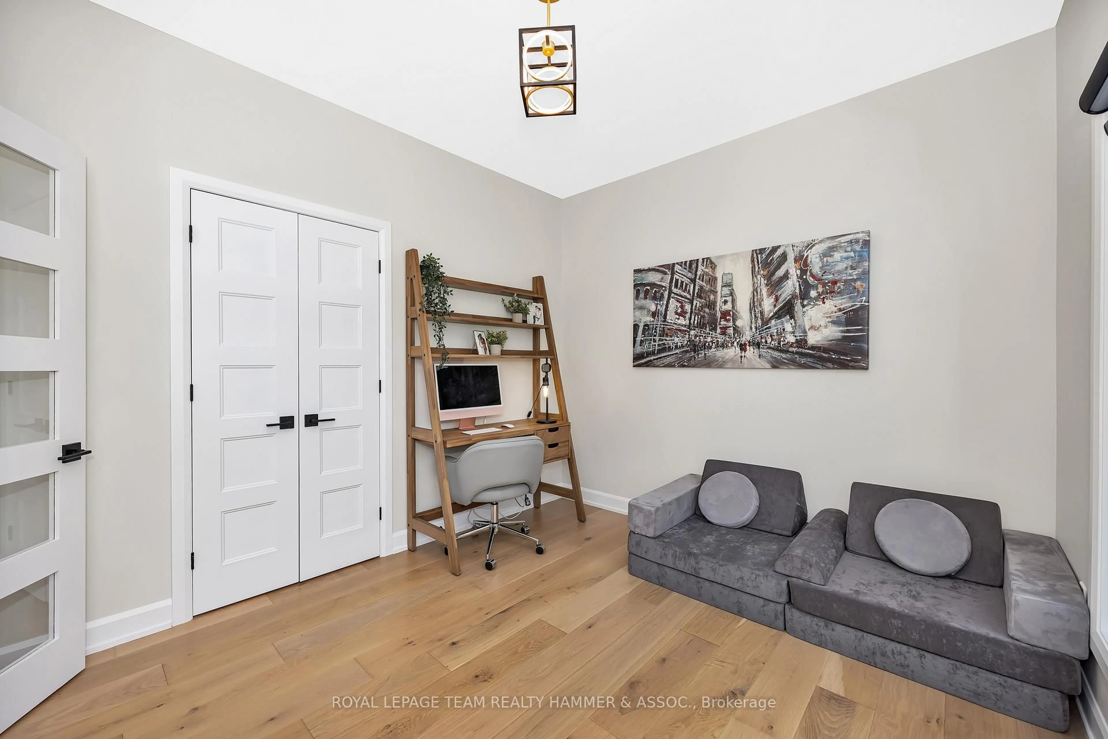 Indoor entryway for 332 Moonlight Dr, Russell Ontario K4R 0L1