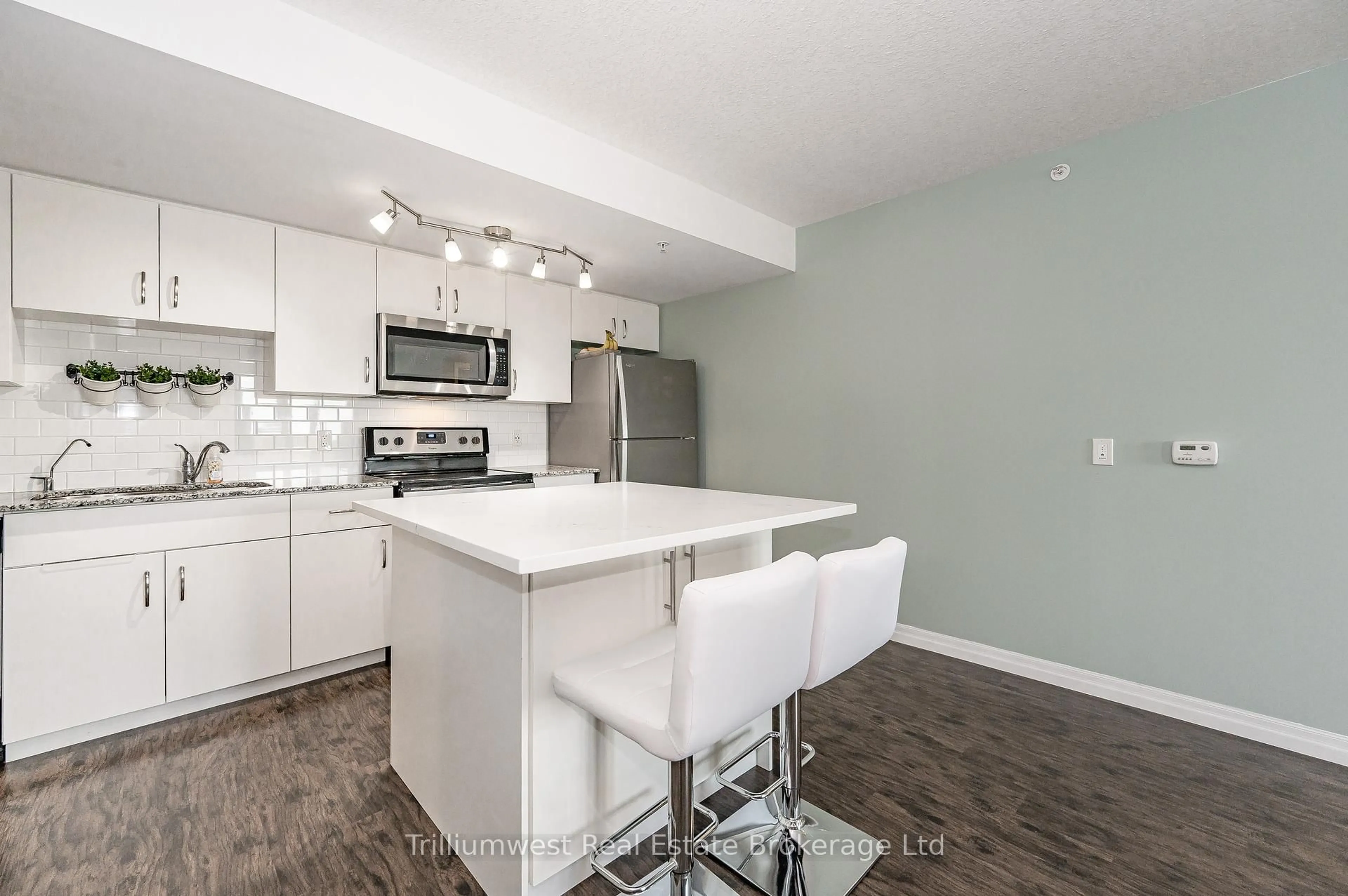 Open concept kitchen, unknown for 108 Summit Ridge Dr #5, Guelph Ontario N1E 0P8