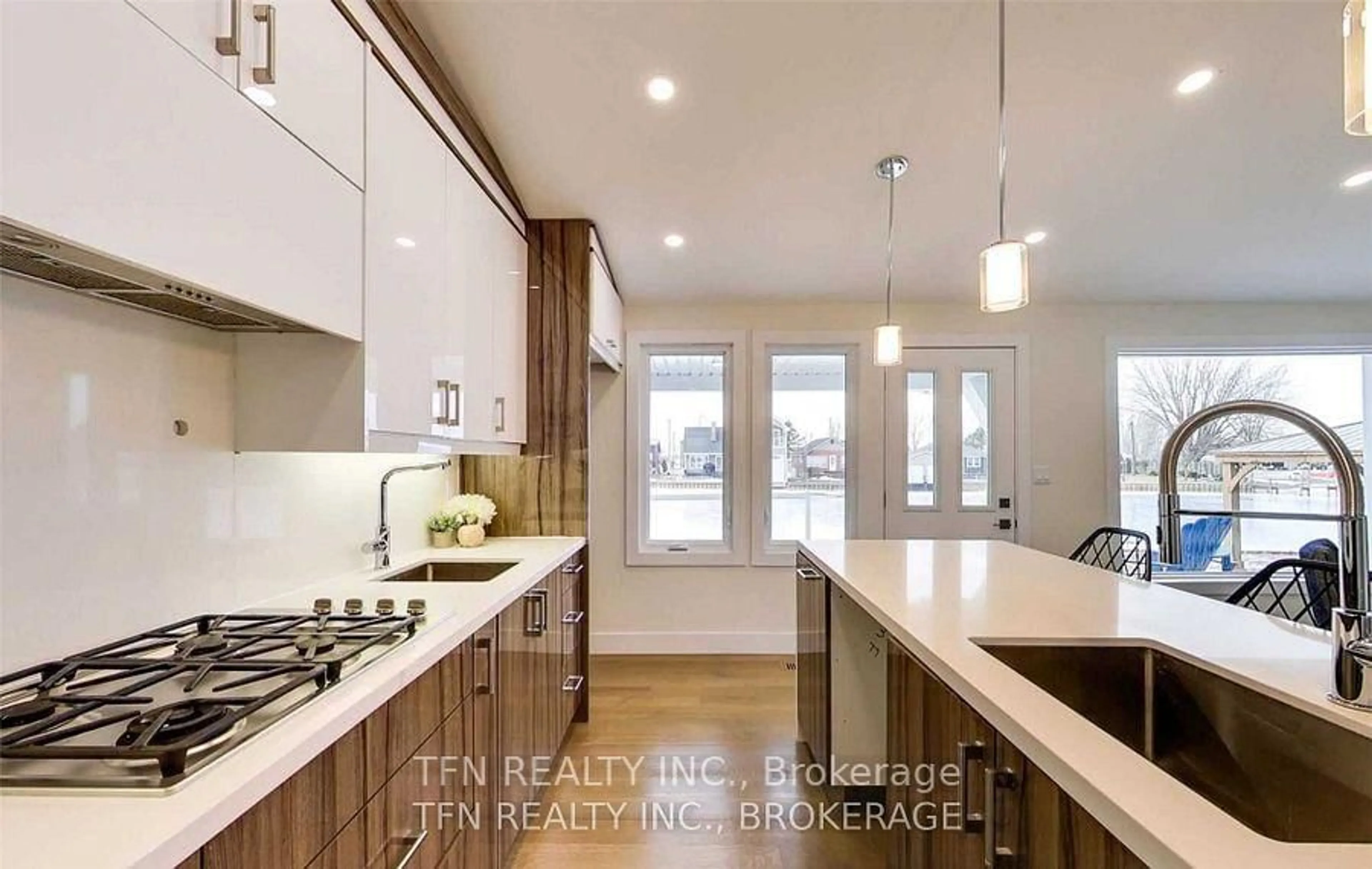 Contemporary kitchen, wood/laminate floor for 36 Dickinson Ave, Norfolk Ontario N0E 1M0