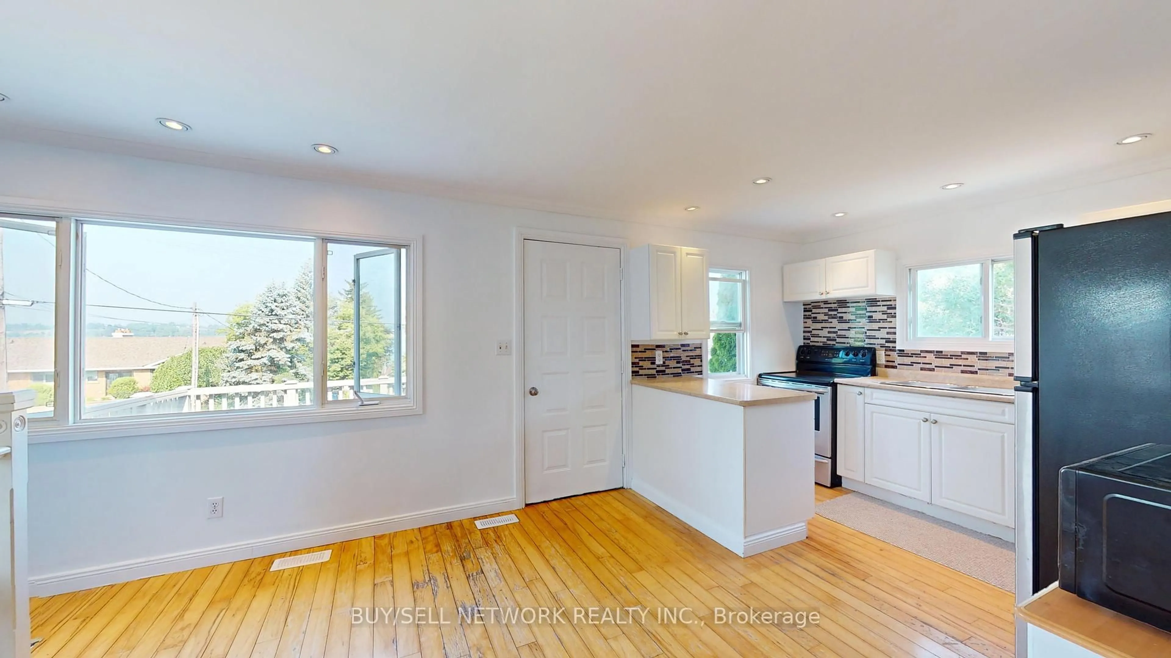 Open concept kitchen, wood/laminate floor for 879 Garthorne Ave, Selwyn Ontario K0L 1H0