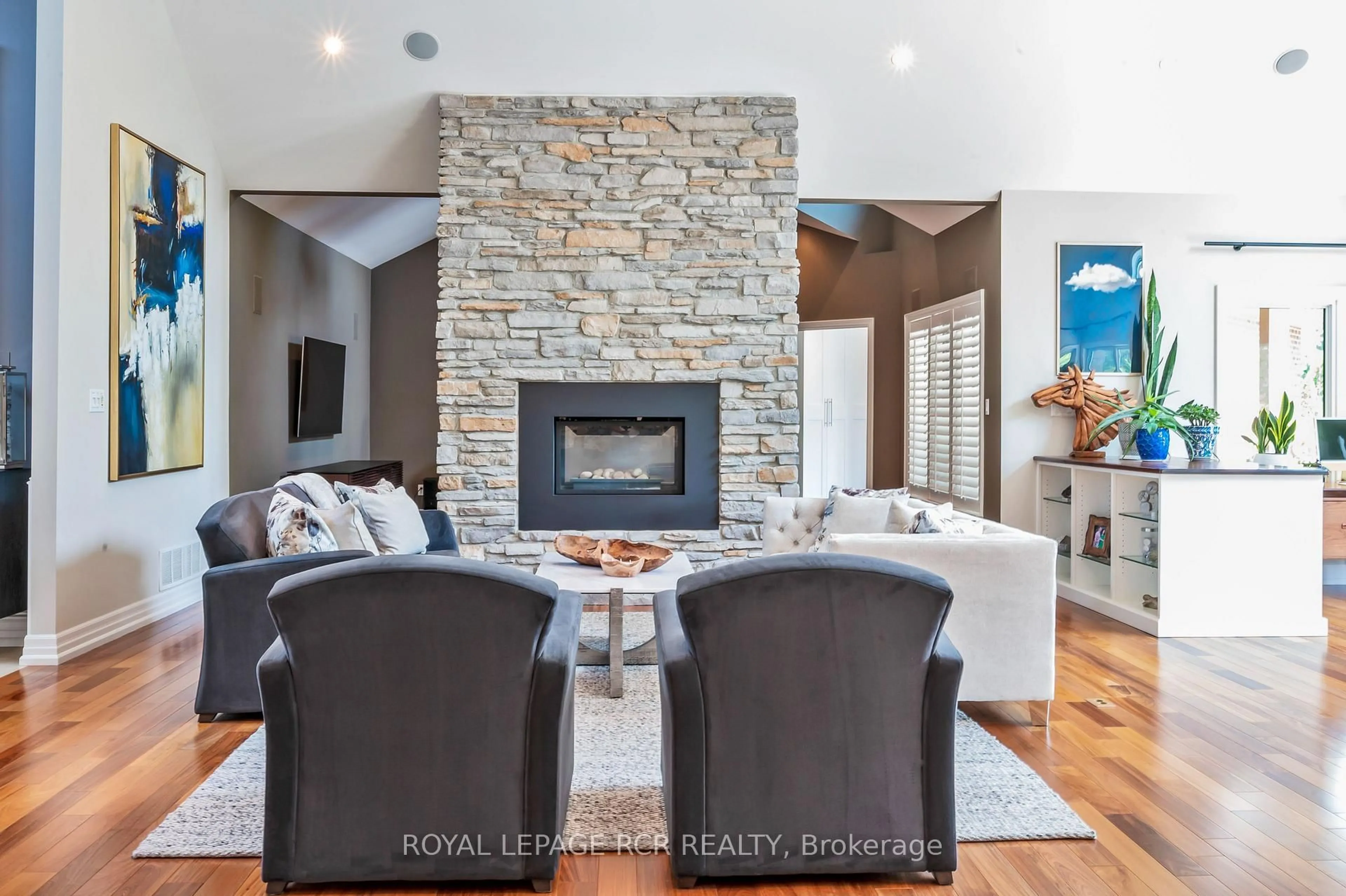 Living room with furniture, unknown for 9727 Dundas St, Erin Ontario N0B 1T0