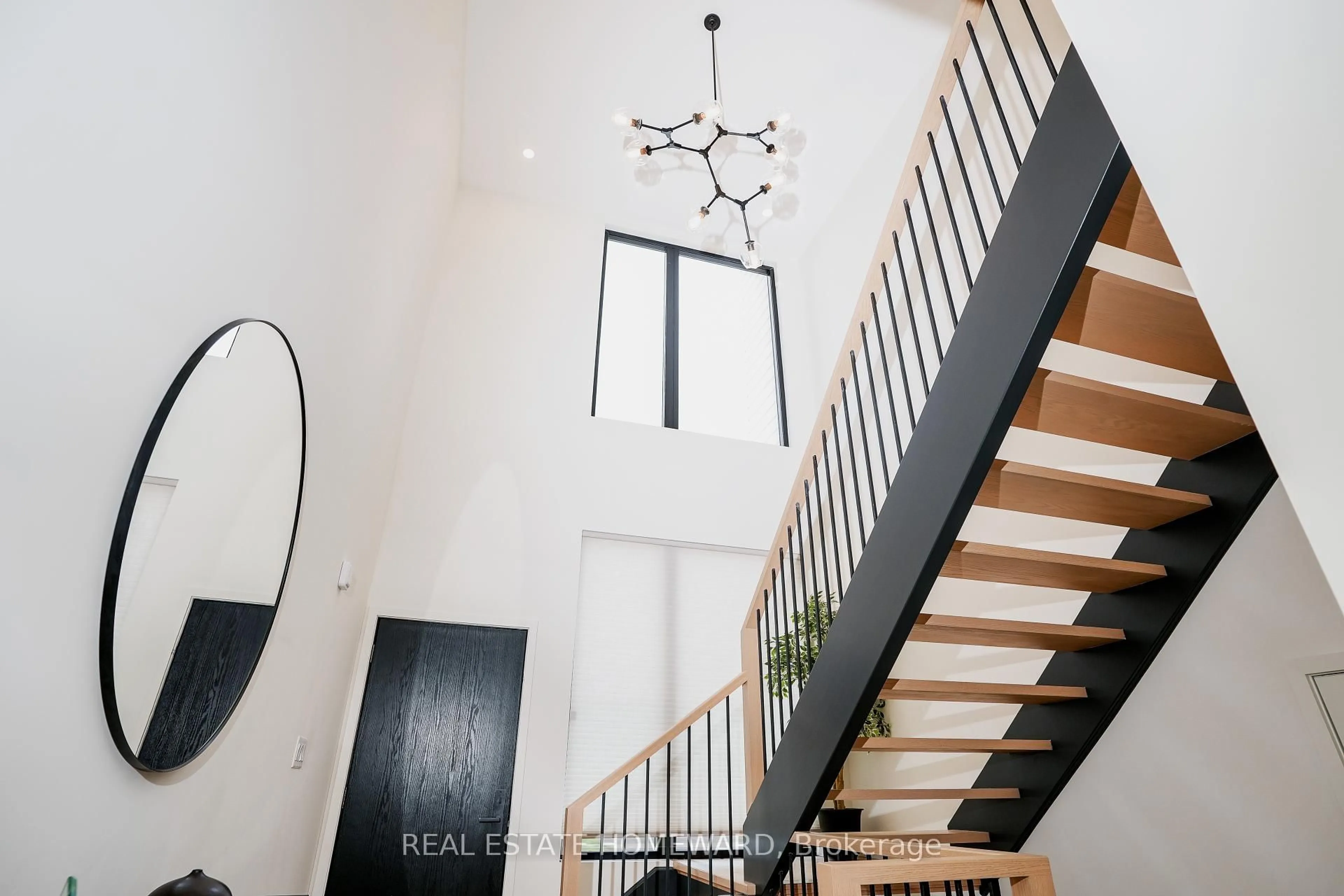 Stairs for 104 Lametti Dr, Pelham Ontario L0S 1E6